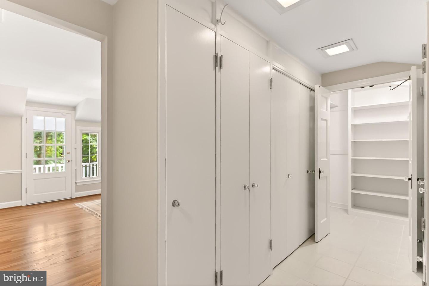 3032 KNOLL DR, FALLS CHURCH, Virginia 22042, 3 Bedrooms Bedrooms, ,3 BathroomsBathrooms,Residential,For sale,3032 KNOLL DR,VAFX2262988 MLS # VAFX2262988