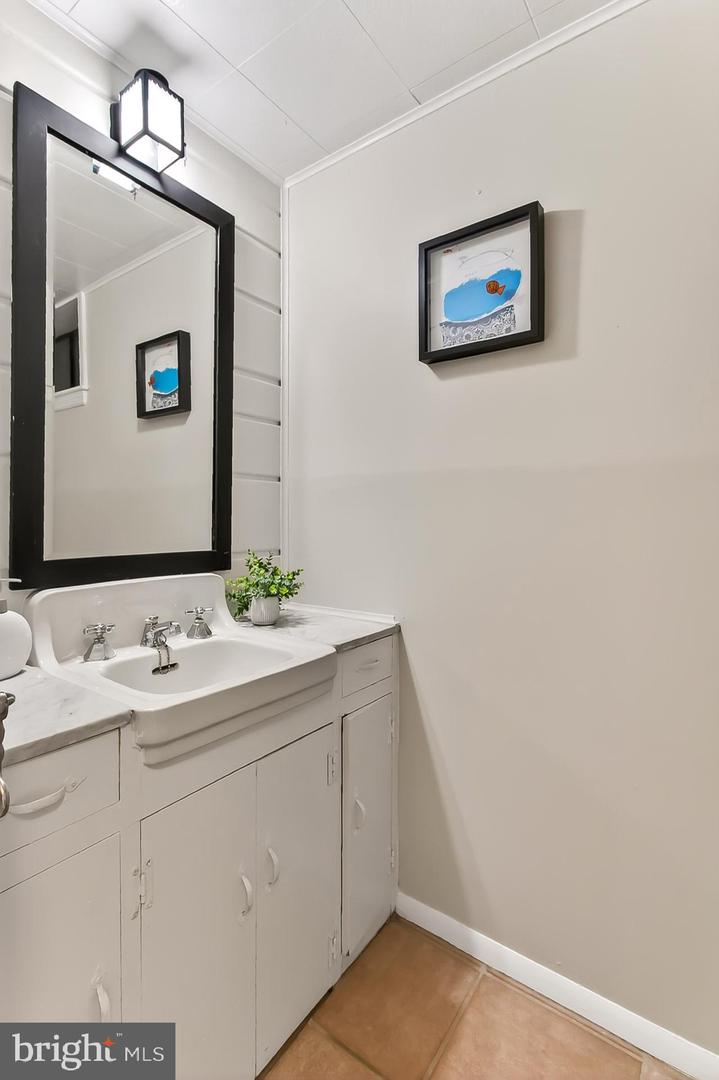 3032 KNOLL DR, FALLS CHURCH, Virginia 22042, 3 Bedrooms Bedrooms, ,3 BathroomsBathrooms,Residential,For sale,3032 KNOLL DR,VAFX2262988 MLS # VAFX2262988