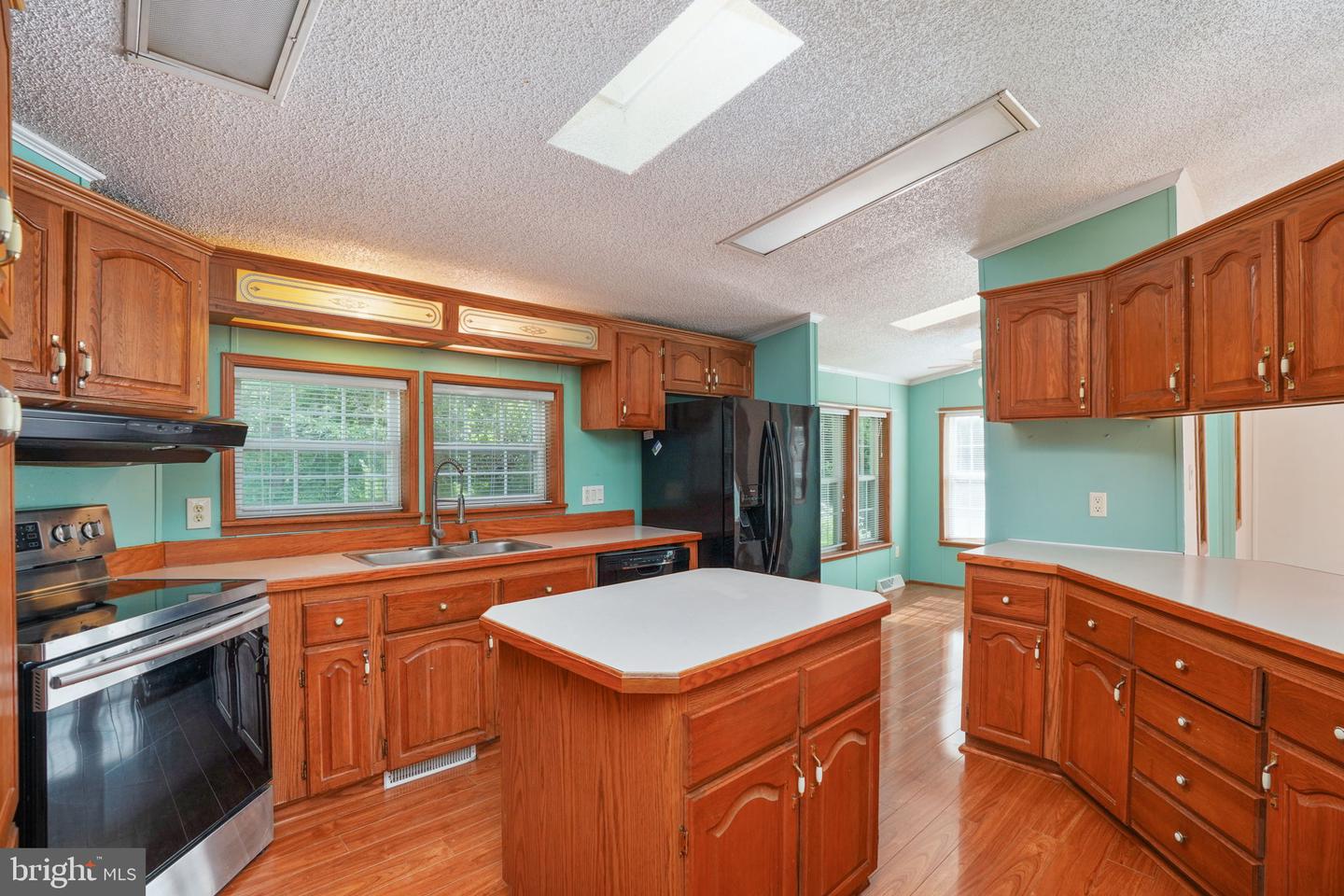 3201 DANBURY CIR, SPOTSYLVANIA, Virginia 22551, 3 Bedrooms Bedrooms, ,2 BathroomsBathrooms,Residential,For sale,3201 DANBURY CIR,VASP2035754 MLS # VASP2035754