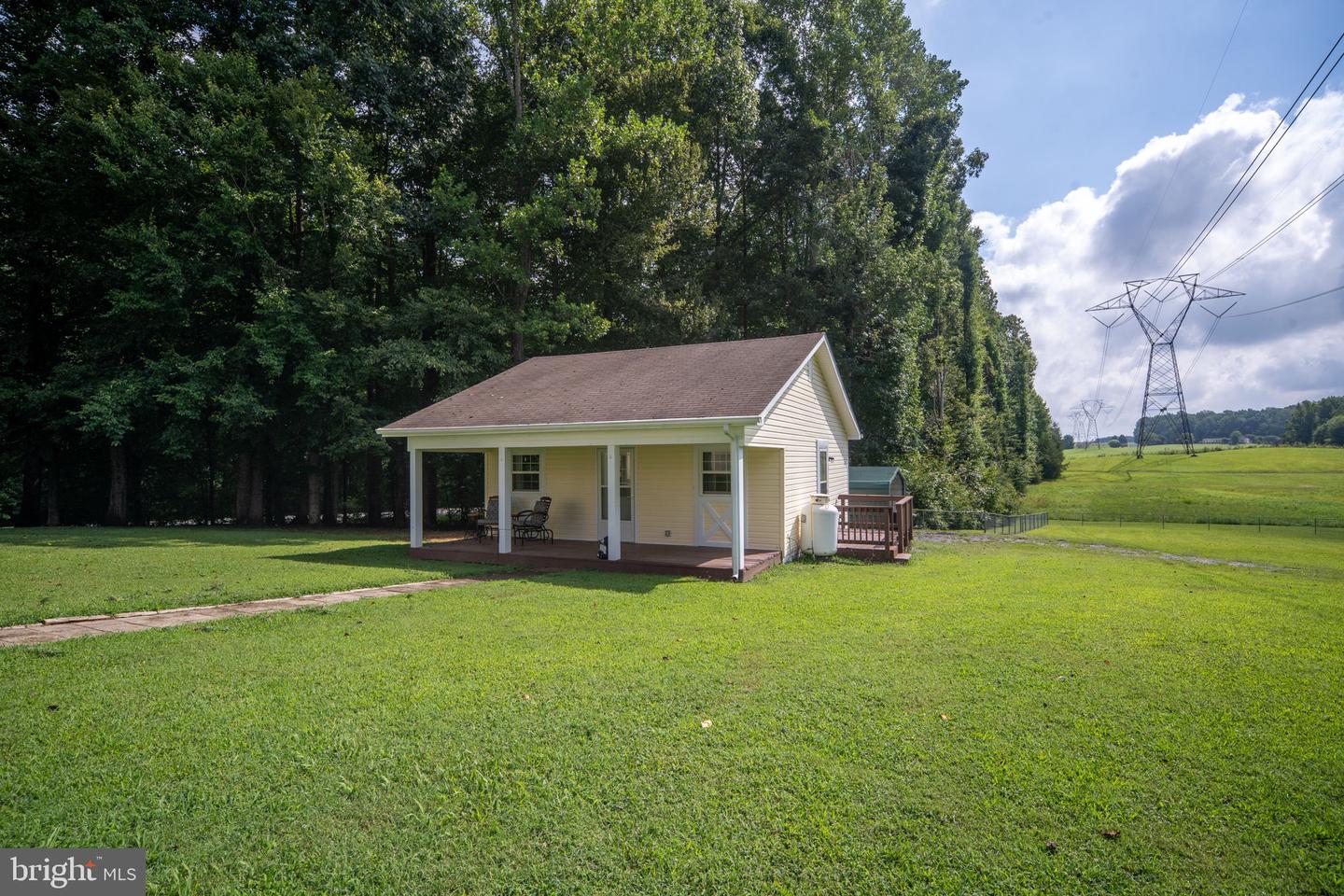 3201 DANBURY CIR, SPOTSYLVANIA, Virginia 22551, 3 Bedrooms Bedrooms, ,2 BathroomsBathrooms,Residential,For sale,3201 DANBURY CIR,VASP2035754 MLS # VASP2035754