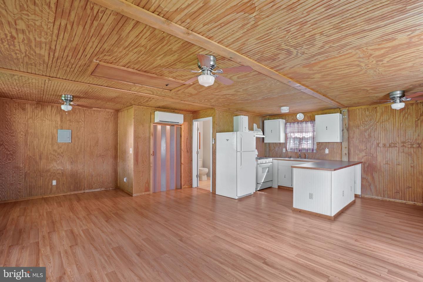 3201 DANBURY CIR, SPOTSYLVANIA, Virginia 22551, 3 Bedrooms Bedrooms, ,2 BathroomsBathrooms,Residential,For sale,3201 DANBURY CIR,VASP2035754 MLS # VASP2035754