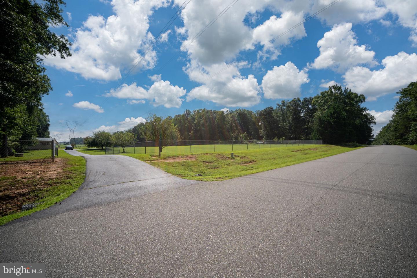 3201 DANBURY CIR, SPOTSYLVANIA, Virginia 22551, 3 Bedrooms Bedrooms, ,2 BathroomsBathrooms,Residential,For sale,3201 DANBURY CIR,VASP2035754 MLS # VASP2035754