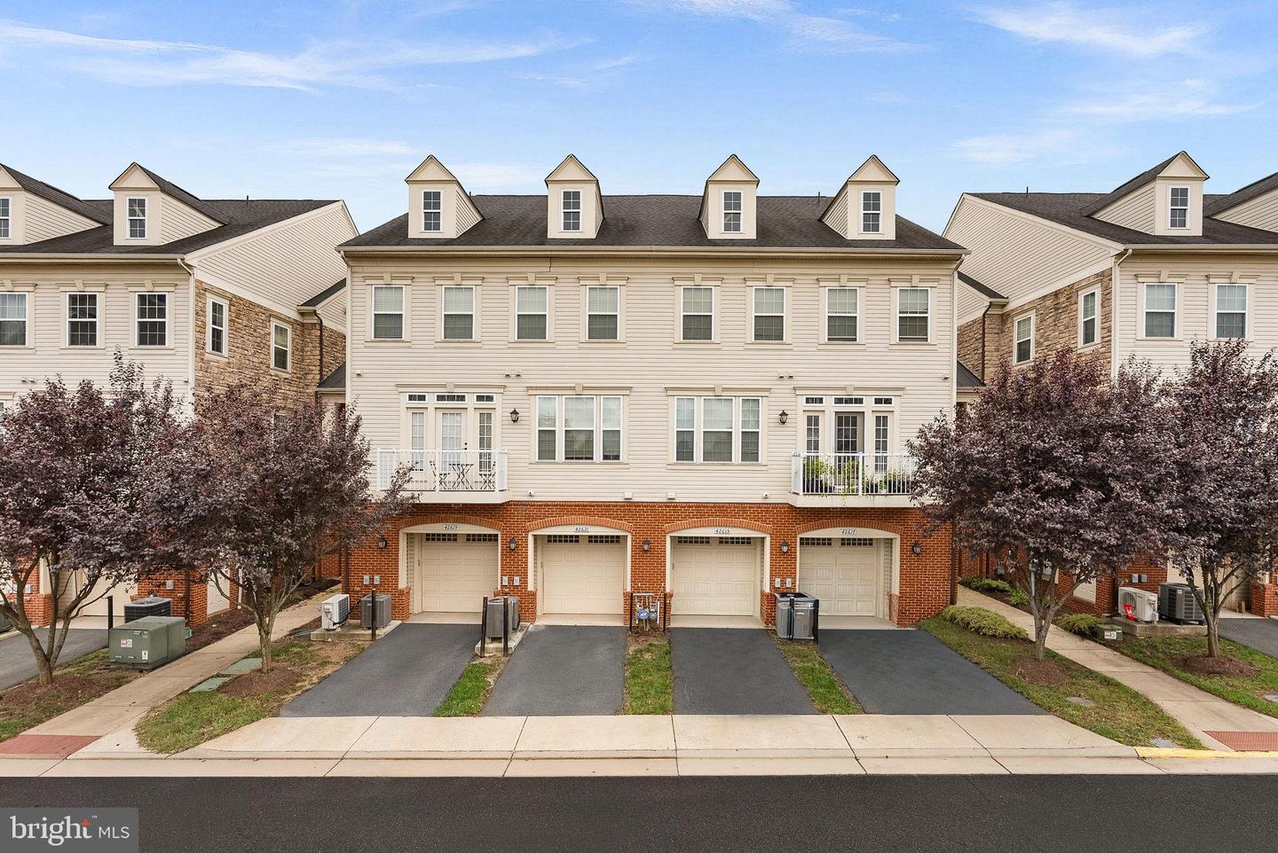 42621 CAPITOL VIEW TER, BROADLANDS, Virginia 20148, 3 Bedrooms Bedrooms, 11 Rooms Rooms,2 BathroomsBathrooms,Residential,For sale,42621 CAPITOL VIEW TER,VALO2105272 MLS # VALO2105272