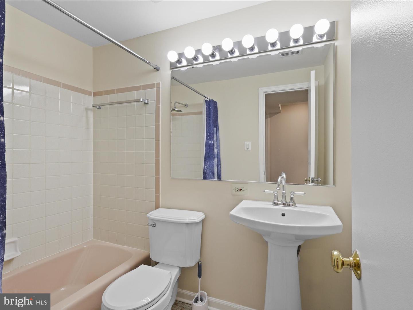 12717 GORDON BLVD #118, WOODBRIDGE, Virginia 22192, 3 Bedrooms Bedrooms, ,2 BathroomsBathrooms,Residential,For sale,12717 GORDON BLVD #118,VAPW2102514 MLS # VAPW2102514