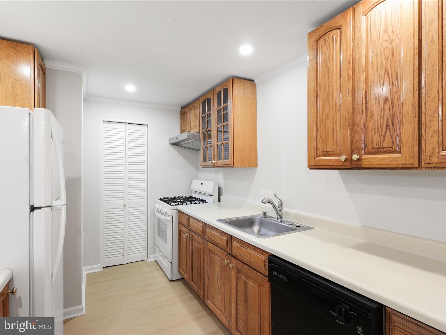 12717 GORDON BLVD #118, WOODBRIDGE, Virginia 22192, 3 Bedrooms Bedrooms, ,2 BathroomsBathrooms,Residential,For sale,12717 GORDON BLVD #118,VAPW2102514 MLS # VAPW2102514