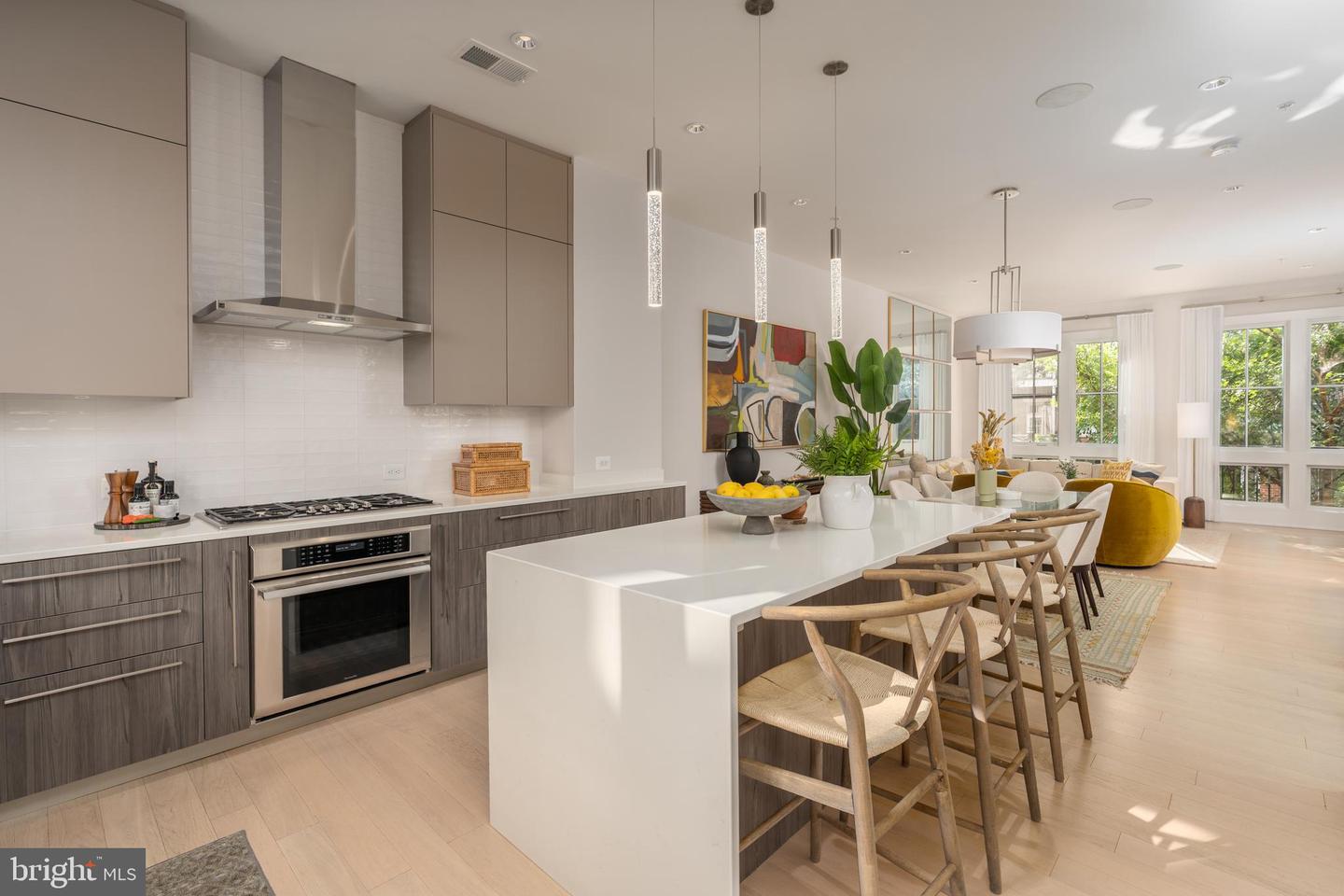 306 S UNION ST, ALEXANDRIA, Virginia 22314, 3 Bedrooms Bedrooms, ,3 BathroomsBathrooms,Residential,For sale,306 S UNION ST,VAAX2048944 MLS # VAAX2048944
