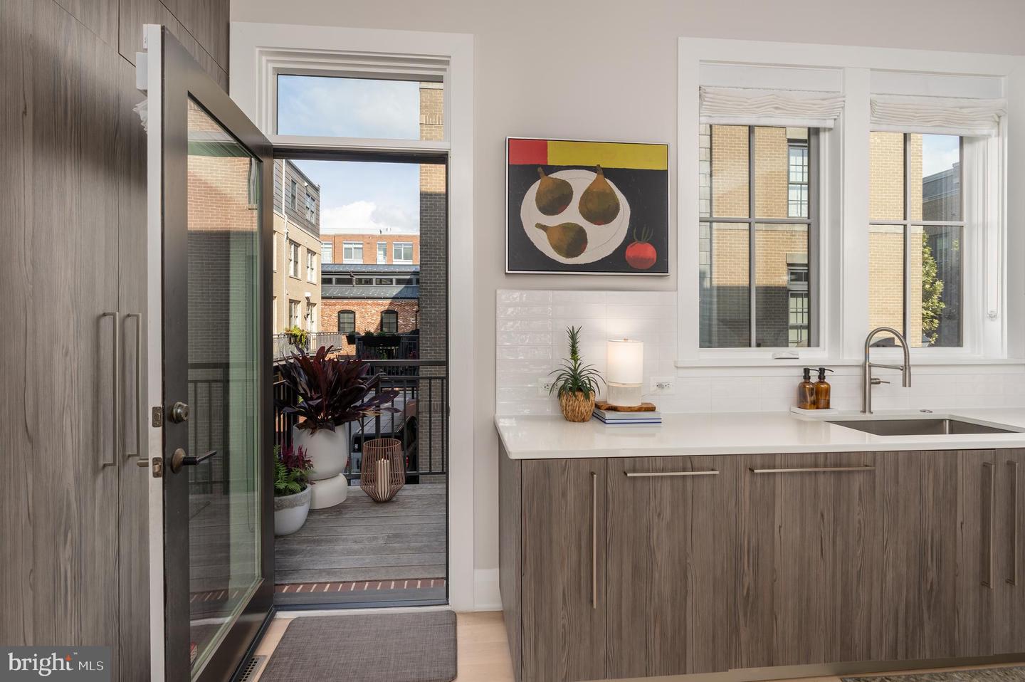 306 S UNION ST, ALEXANDRIA, Virginia 22314, 3 Bedrooms Bedrooms, ,3 BathroomsBathrooms,Residential,For sale,306 S UNION ST,VAAX2048944 MLS # VAAX2048944