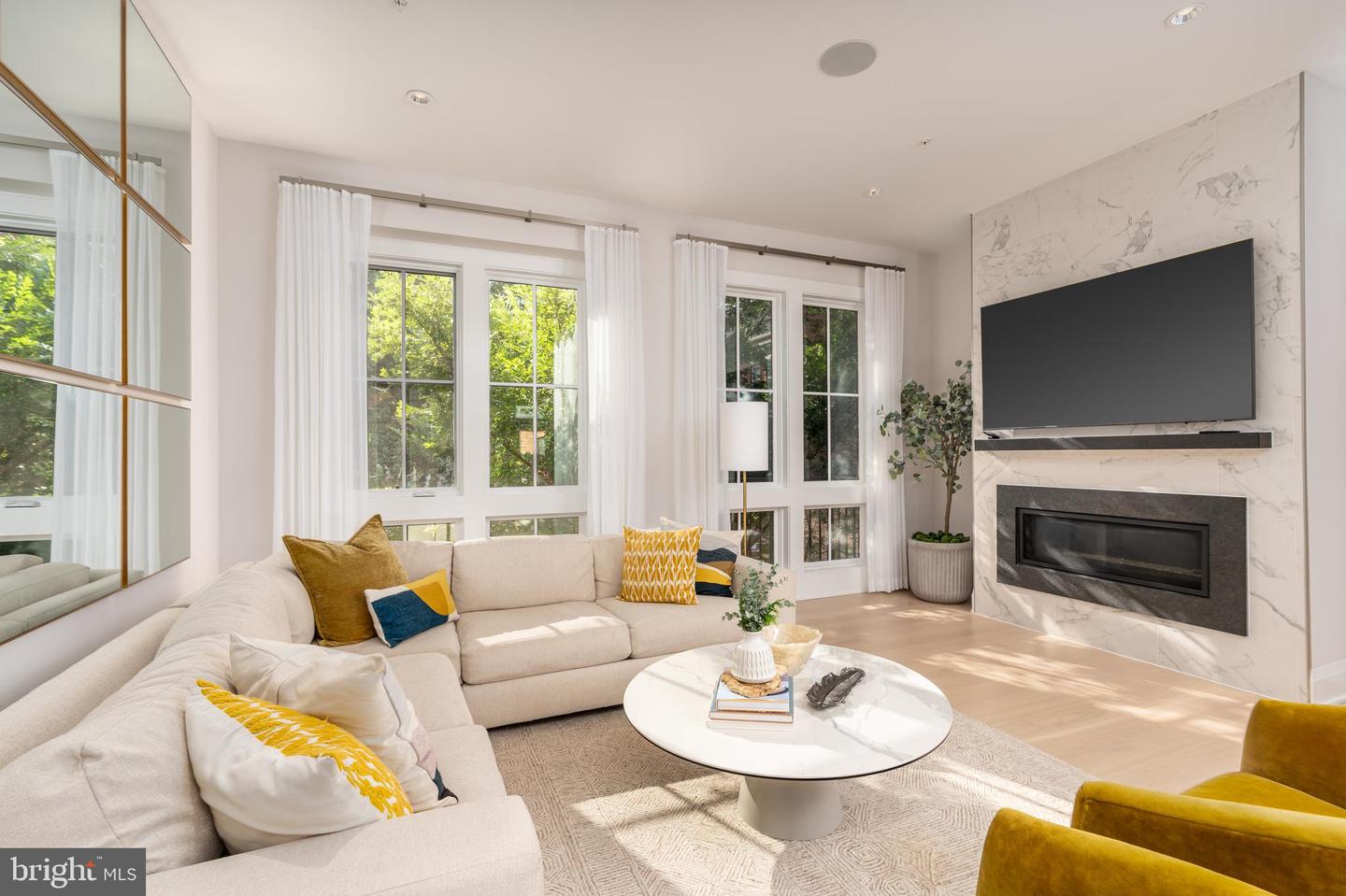 306 S UNION ST, ALEXANDRIA, Virginia 22314, 3 Bedrooms Bedrooms, ,3 BathroomsBathrooms,Residential,For sale,306 S UNION ST,VAAX2048944 MLS # VAAX2048944