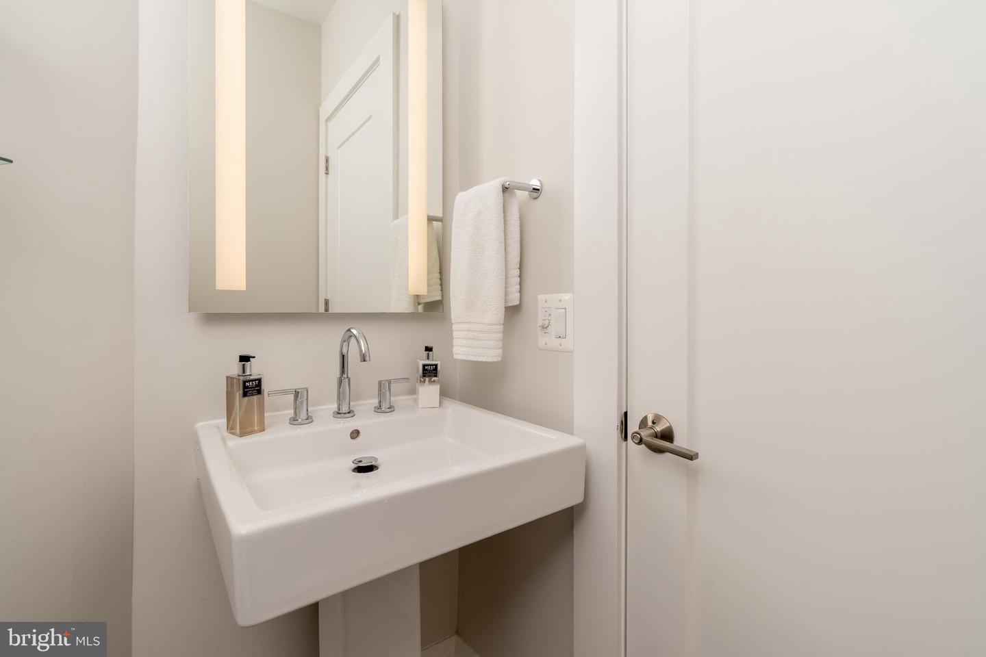 306 S UNION ST, ALEXANDRIA, Virginia 22314, 3 Bedrooms Bedrooms, ,3 BathroomsBathrooms,Residential,For sale,306 S UNION ST,VAAX2048944 MLS # VAAX2048944