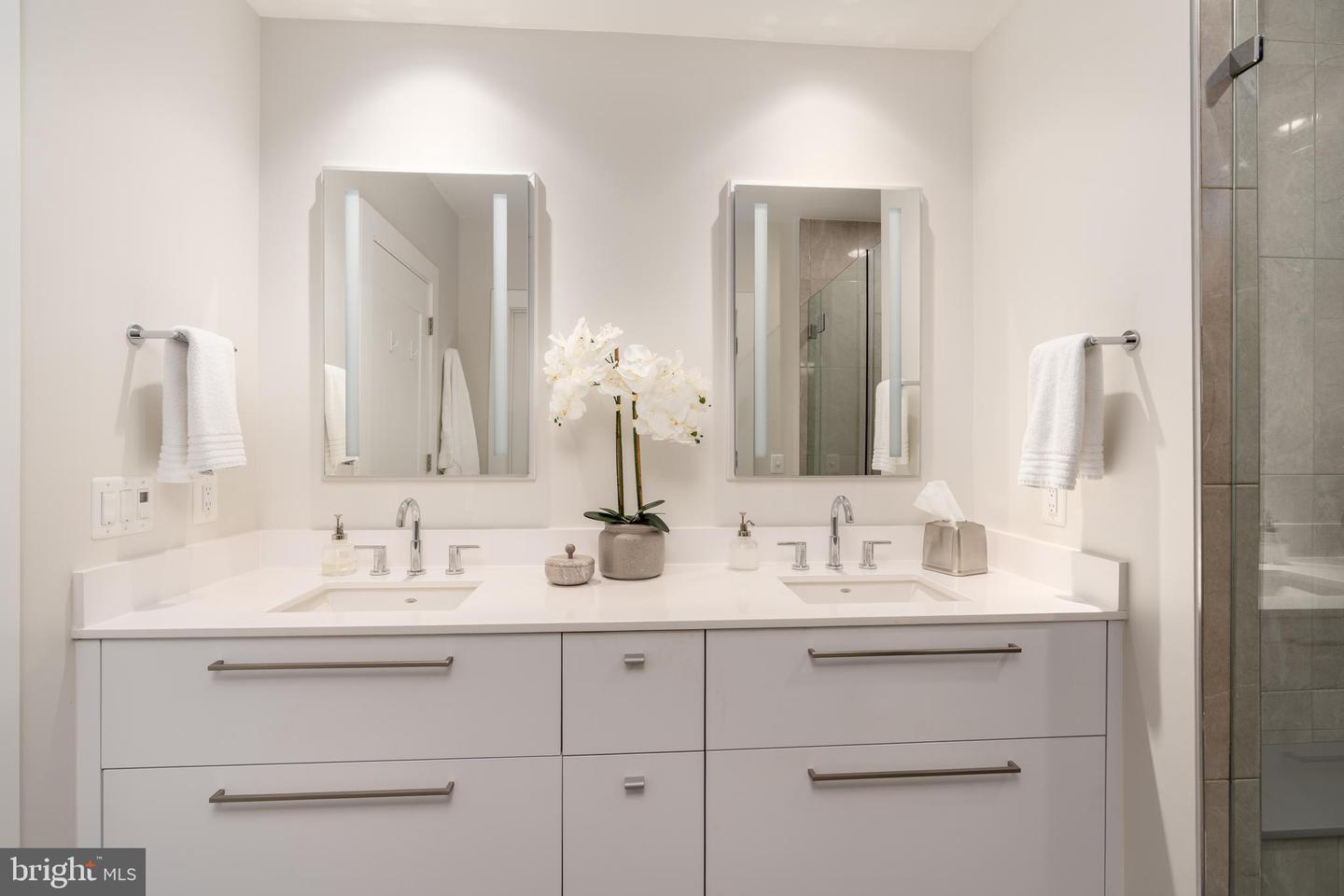 306 S UNION ST, ALEXANDRIA, Virginia 22314, 3 Bedrooms Bedrooms, ,3 BathroomsBathrooms,Residential,For sale,306 S UNION ST,VAAX2048944 MLS # VAAX2048944