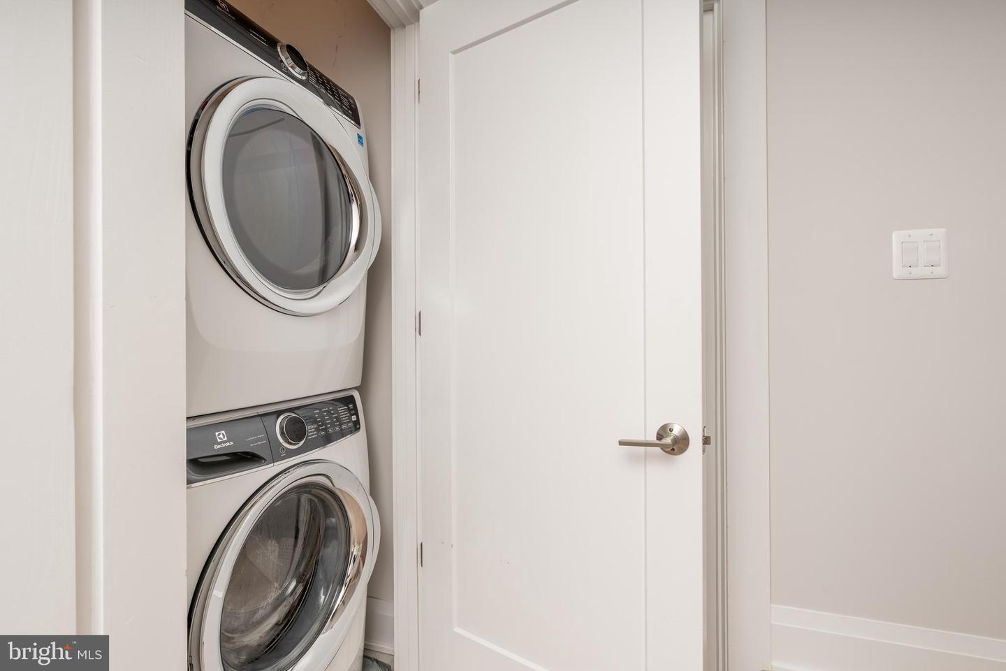 306 S UNION ST, ALEXANDRIA, Virginia 22314, 3 Bedrooms Bedrooms, ,3 BathroomsBathrooms,Residential,For sale,306 S UNION ST,VAAX2048944 MLS # VAAX2048944