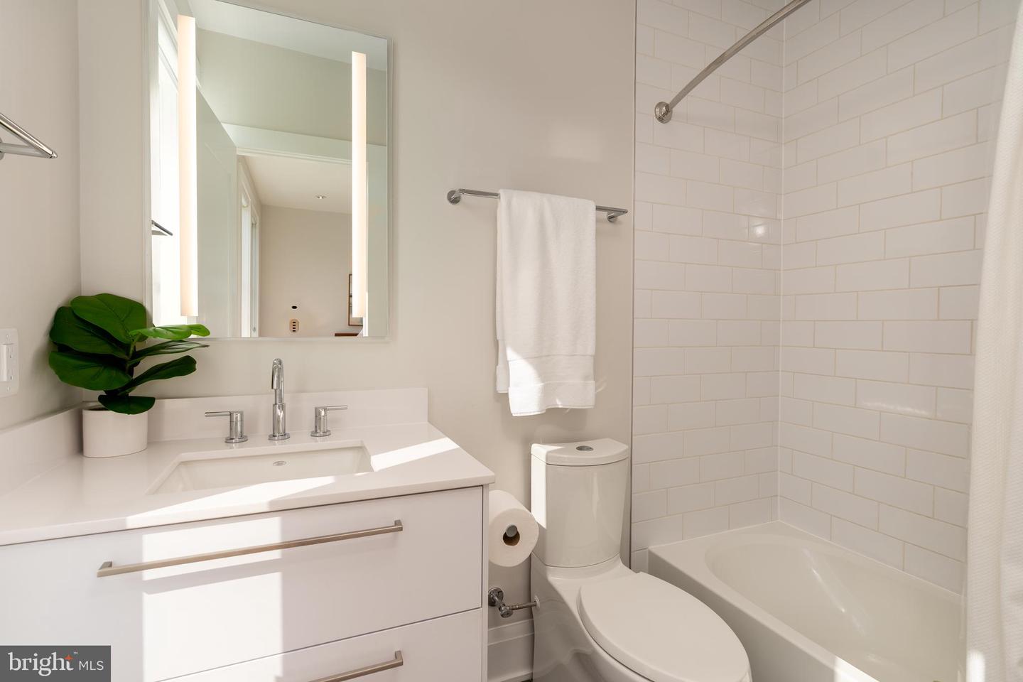 306 S UNION ST, ALEXANDRIA, Virginia 22314, 3 Bedrooms Bedrooms, ,3 BathroomsBathrooms,Residential,For sale,306 S UNION ST,VAAX2048944 MLS # VAAX2048944