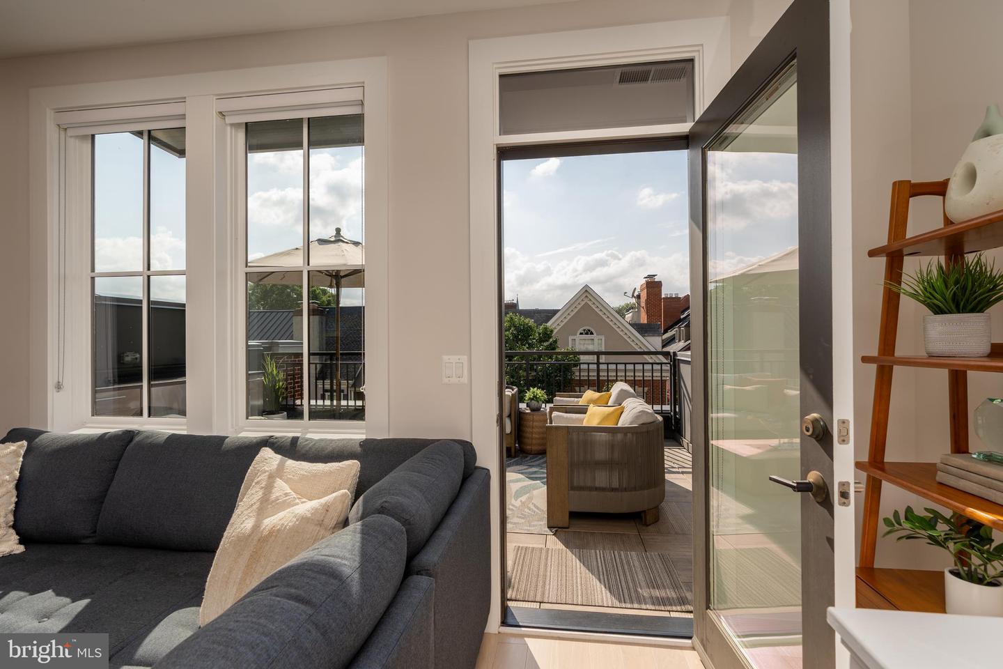 306 S UNION ST, ALEXANDRIA, Virginia 22314, 3 Bedrooms Bedrooms, ,3 BathroomsBathrooms,Residential,For sale,306 S UNION ST,VAAX2048944 MLS # VAAX2048944