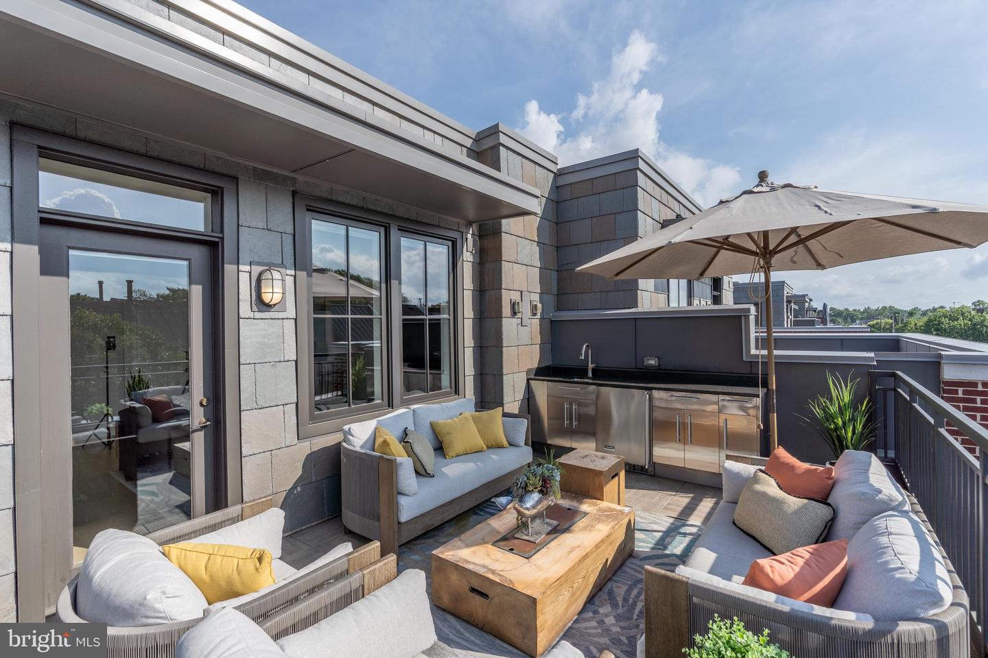 306 S UNION ST, ALEXANDRIA, Virginia 22314, 3 Bedrooms Bedrooms, ,3 BathroomsBathrooms,Residential,For sale,306 S UNION ST,VAAX2048944 MLS # VAAX2048944