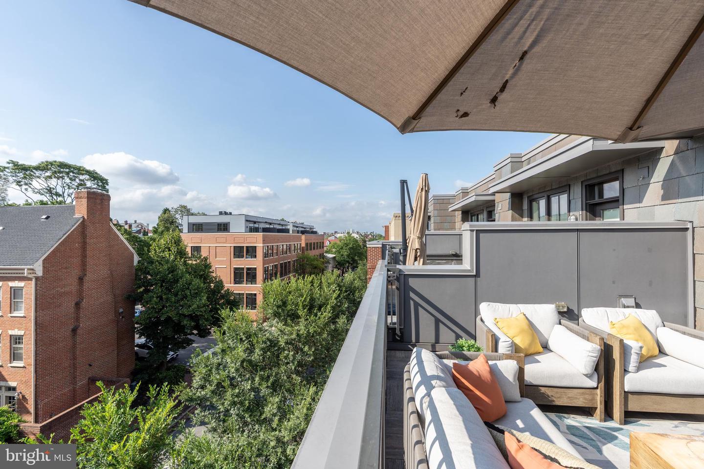 306 S UNION ST, ALEXANDRIA, Virginia 22314, 3 Bedrooms Bedrooms, ,3 BathroomsBathrooms,Residential,For sale,306 S UNION ST,VAAX2048944 MLS # VAAX2048944