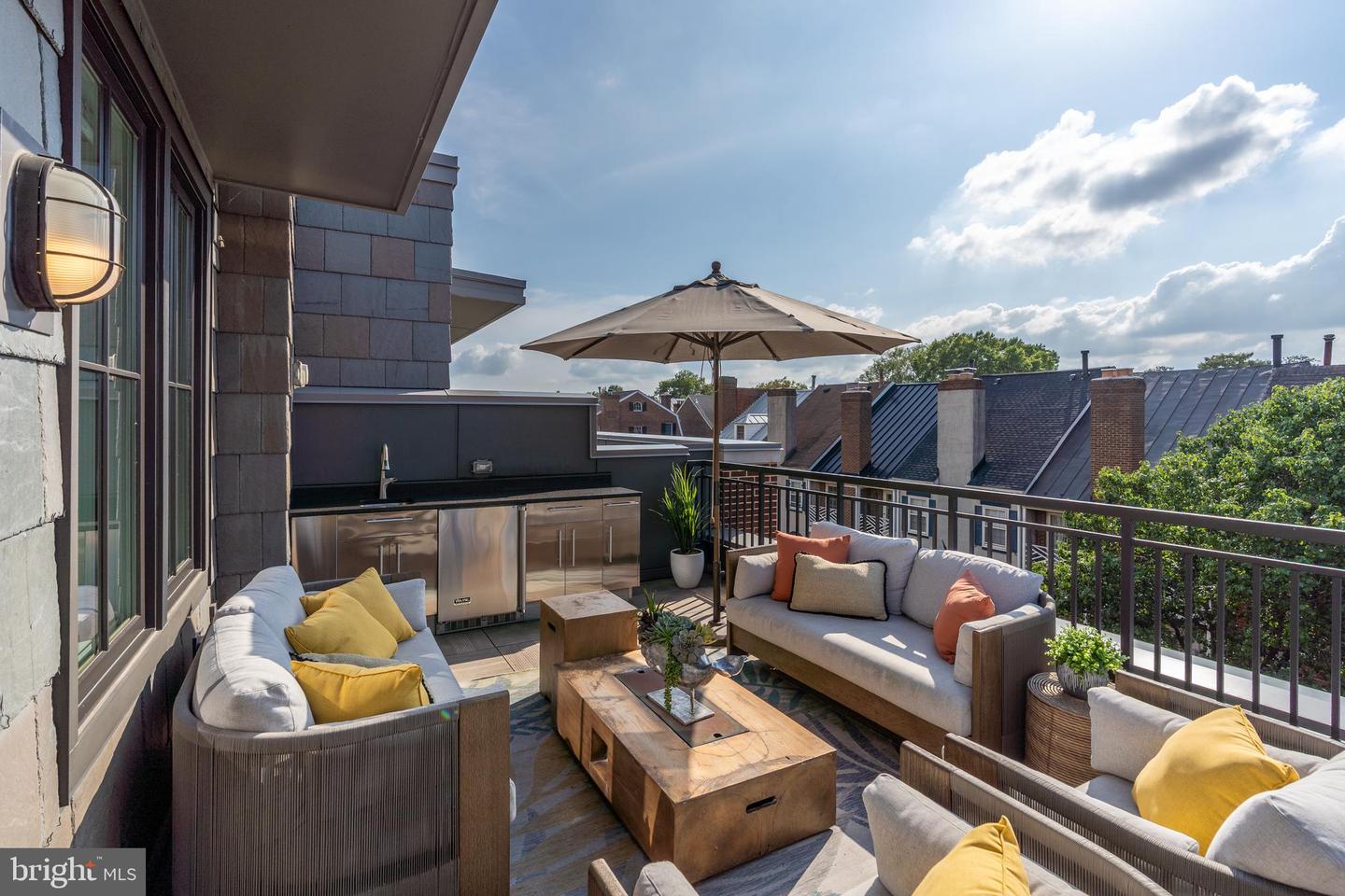 306 S UNION ST, ALEXANDRIA, Virginia 22314, 3 Bedrooms Bedrooms, ,3 BathroomsBathrooms,Residential,For sale,306 S UNION ST,VAAX2048944 MLS # VAAX2048944