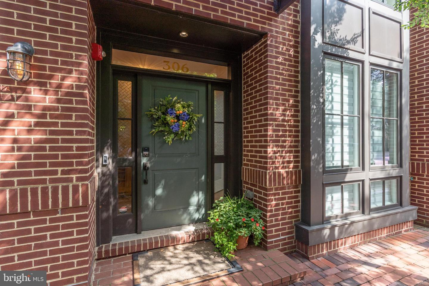 306 S UNION ST, ALEXANDRIA, Virginia 22314, 3 Bedrooms Bedrooms, ,3 BathroomsBathrooms,Residential,For sale,306 S UNION ST,VAAX2048944 MLS # VAAX2048944
