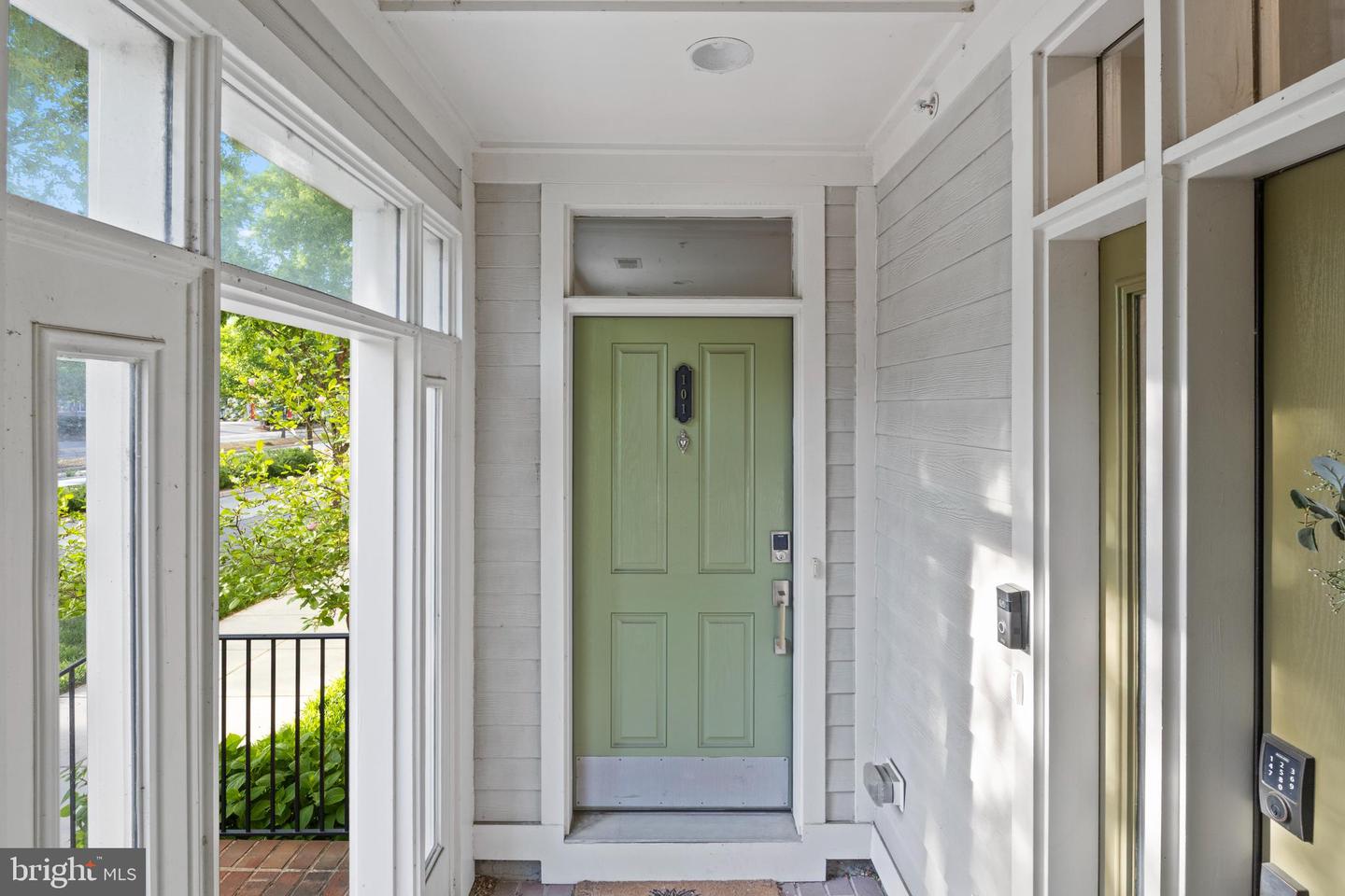2215 RICHMOND HWY #101, ALEXANDRIA, Virginia 22301, 3 Bedrooms Bedrooms, ,2 BathroomsBathrooms,Residential,For sale,2215 RICHMOND HWY #101,VAAX2048958 MLS # VAAX2048958