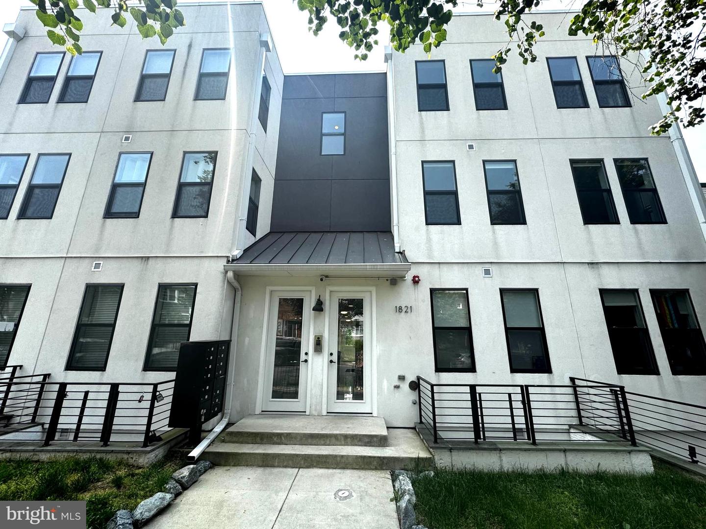 1821 I ST NE #3, WASHINGTON, District Of Columbia 20002, 2 Bedrooms Bedrooms, ,2 BathroomsBathrooms,Residential,For sale,1821 I ST NE #3,DCDC2216664 MLS # DCDC2216664