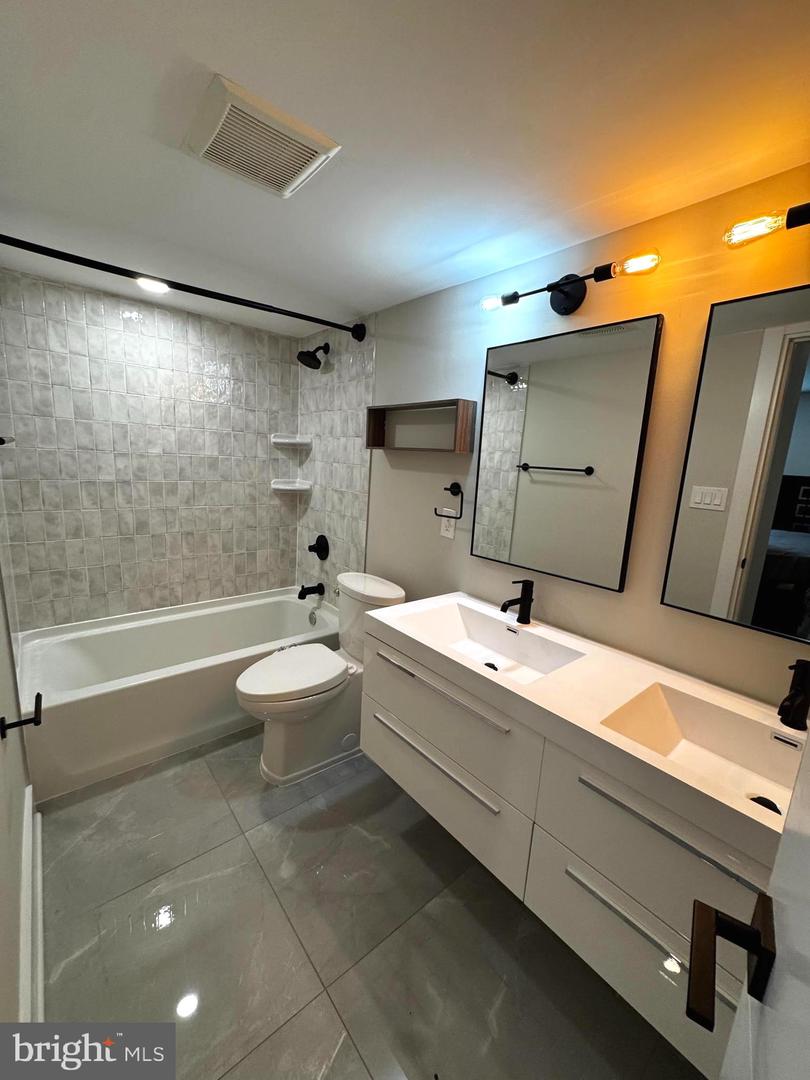 1821 I ST NE #3, WASHINGTON, District Of Columbia 20002, 2 Bedrooms Bedrooms, ,2 BathroomsBathrooms,Residential,For sale,1821 I ST NE #3,DCDC2216664 MLS # DCDC2216664