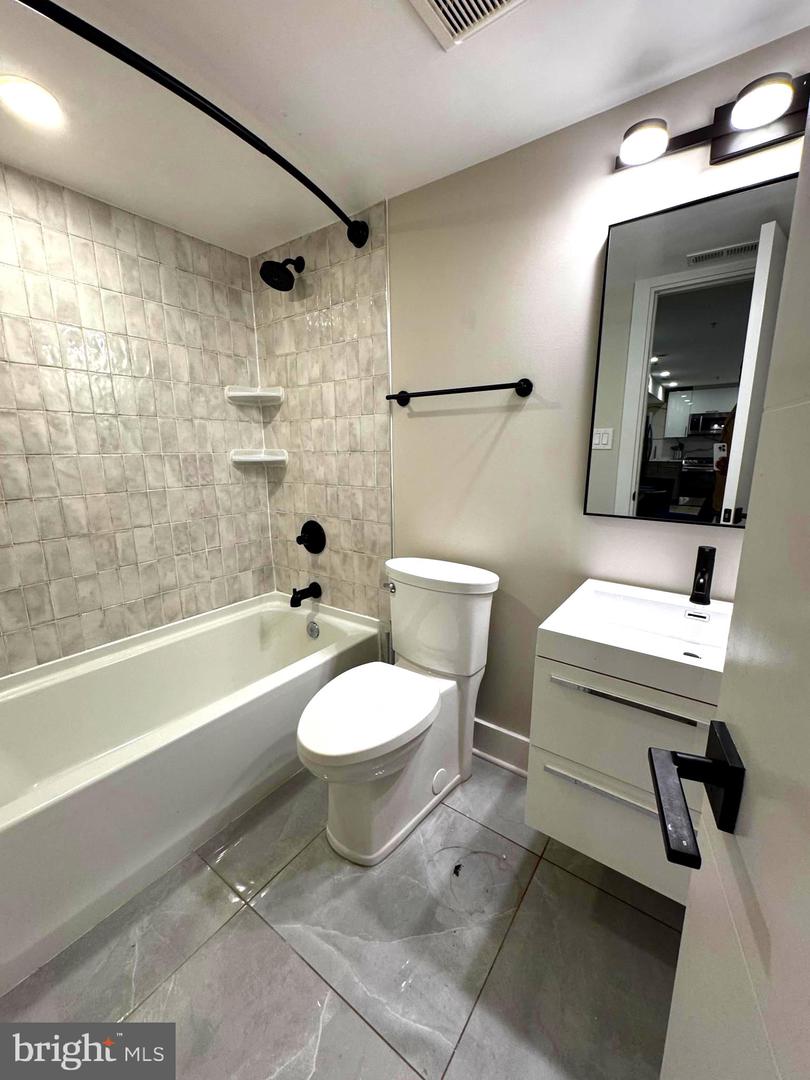 1821 I ST NE #3, WASHINGTON, District Of Columbia 20002, 2 Bedrooms Bedrooms, ,2 BathroomsBathrooms,Residential,For sale,1821 I ST NE #3,DCDC2216664 MLS # DCDC2216664