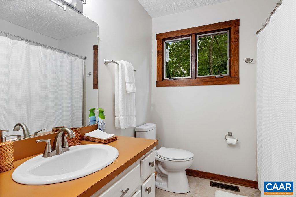 170 DEER SPRINGS LN, WINTERGREEN RESORT, Virginia 22967, 3 Bedrooms Bedrooms, ,2 BathroomsBathrooms,Residential,For sale,170 DEER SPRINGS LN,668185 MLS # 668185