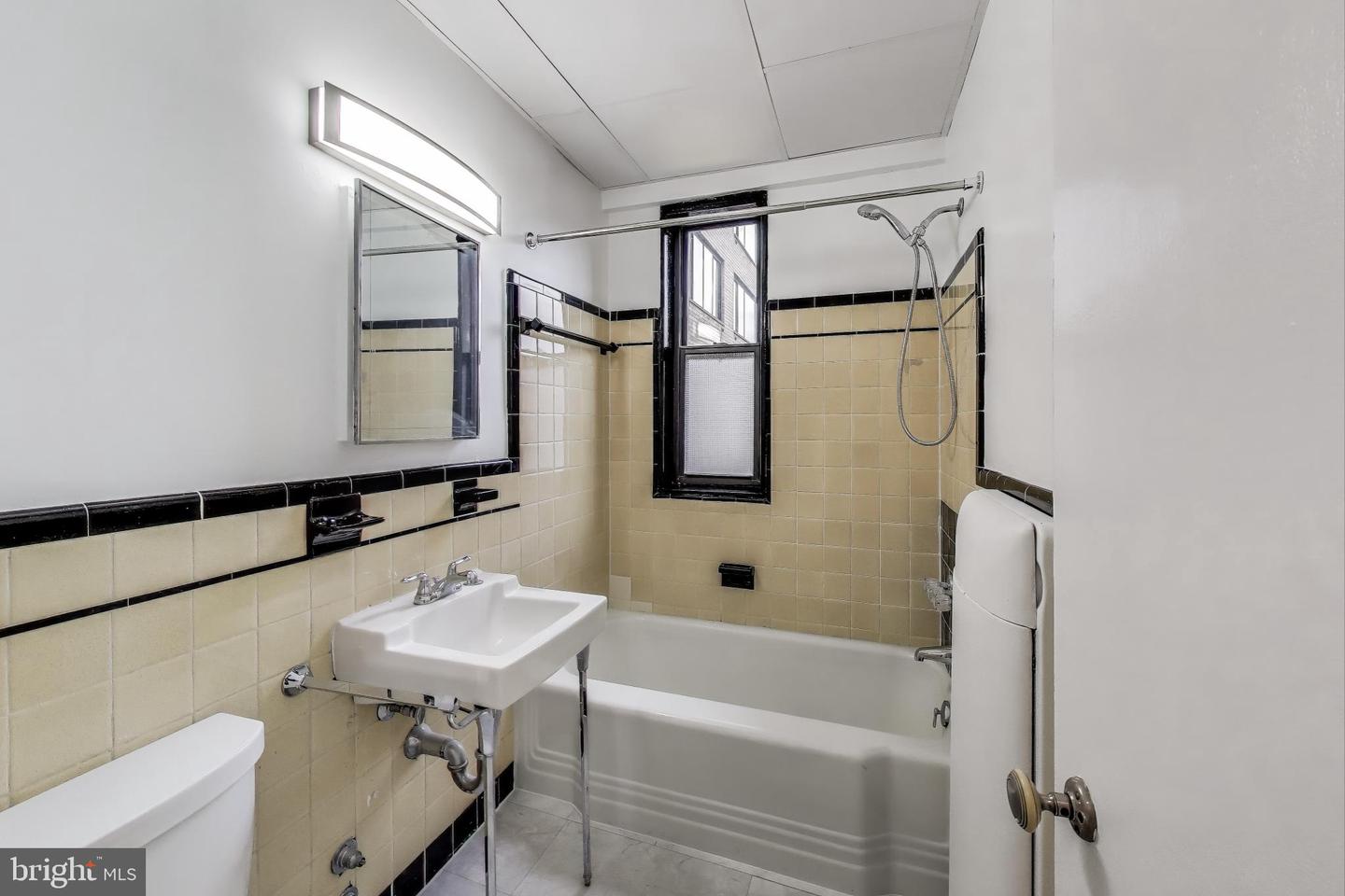 1 SCOTT CIR NW #121, WASHINGTON, District Of Columbia 20036, 1 Bedroom Bedrooms, ,1 BathroomBathrooms,Residential,For sale,1 SCOTT CIR NW #121,DCDC2216640 MLS # DCDC2216640