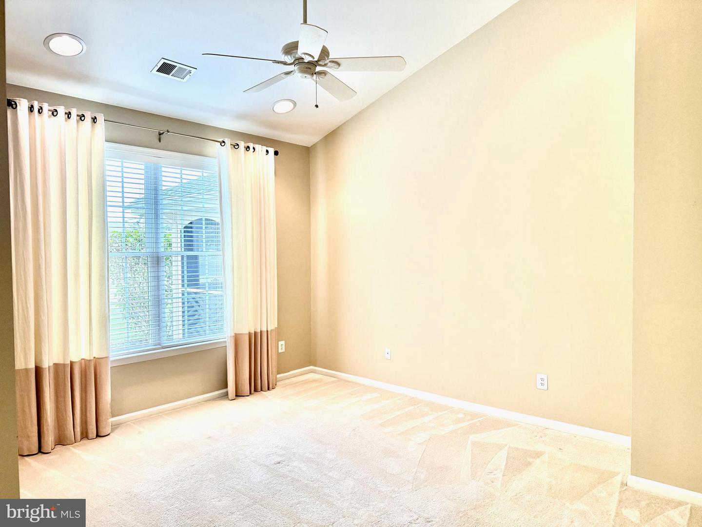 13737 HERITAGE VALLEY WAY, GAINESVILLE, Virginia 20155, 2 Bedrooms Bedrooms, ,2 BathroomsBathrooms,Residential,For sale,13737 HERITAGE VALLEY WAY,VAPW2102602 MLS # VAPW2102602