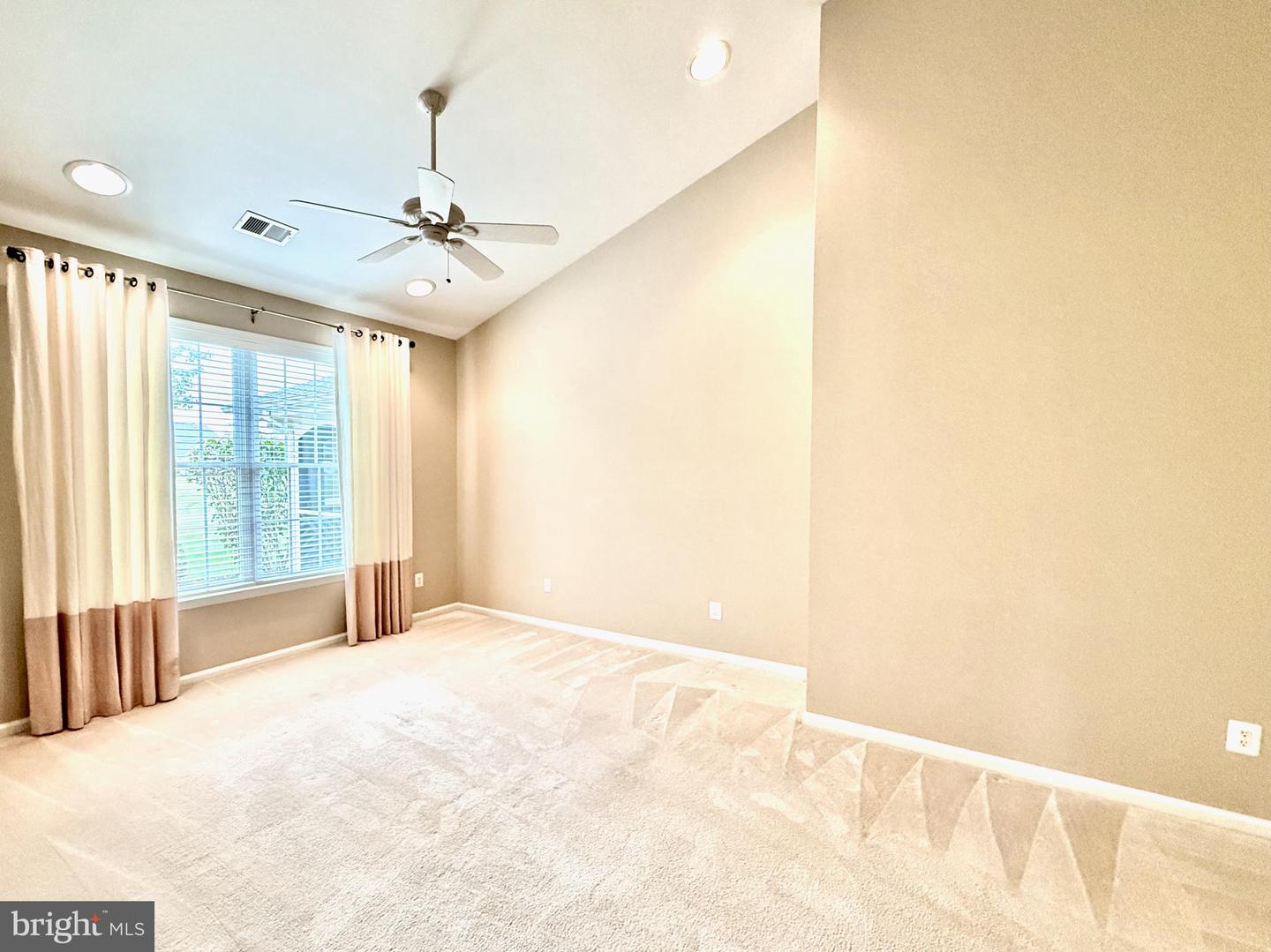 13737 HERITAGE VALLEY WAY, GAINESVILLE, Virginia 20155, 2 Bedrooms Bedrooms, ,2 BathroomsBathrooms,Residential,For sale,13737 HERITAGE VALLEY WAY,VAPW2102602 MLS # VAPW2102602