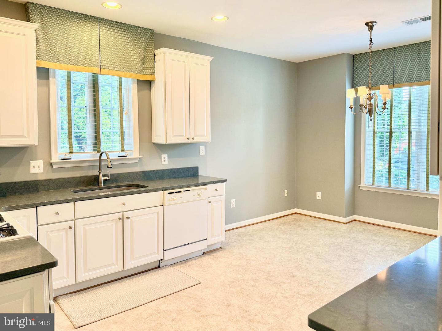 13737 HERITAGE VALLEY WAY, GAINESVILLE, Virginia 20155, 2 Bedrooms Bedrooms, ,2 BathroomsBathrooms,Residential,For sale,13737 HERITAGE VALLEY WAY,VAPW2102602 MLS # VAPW2102602