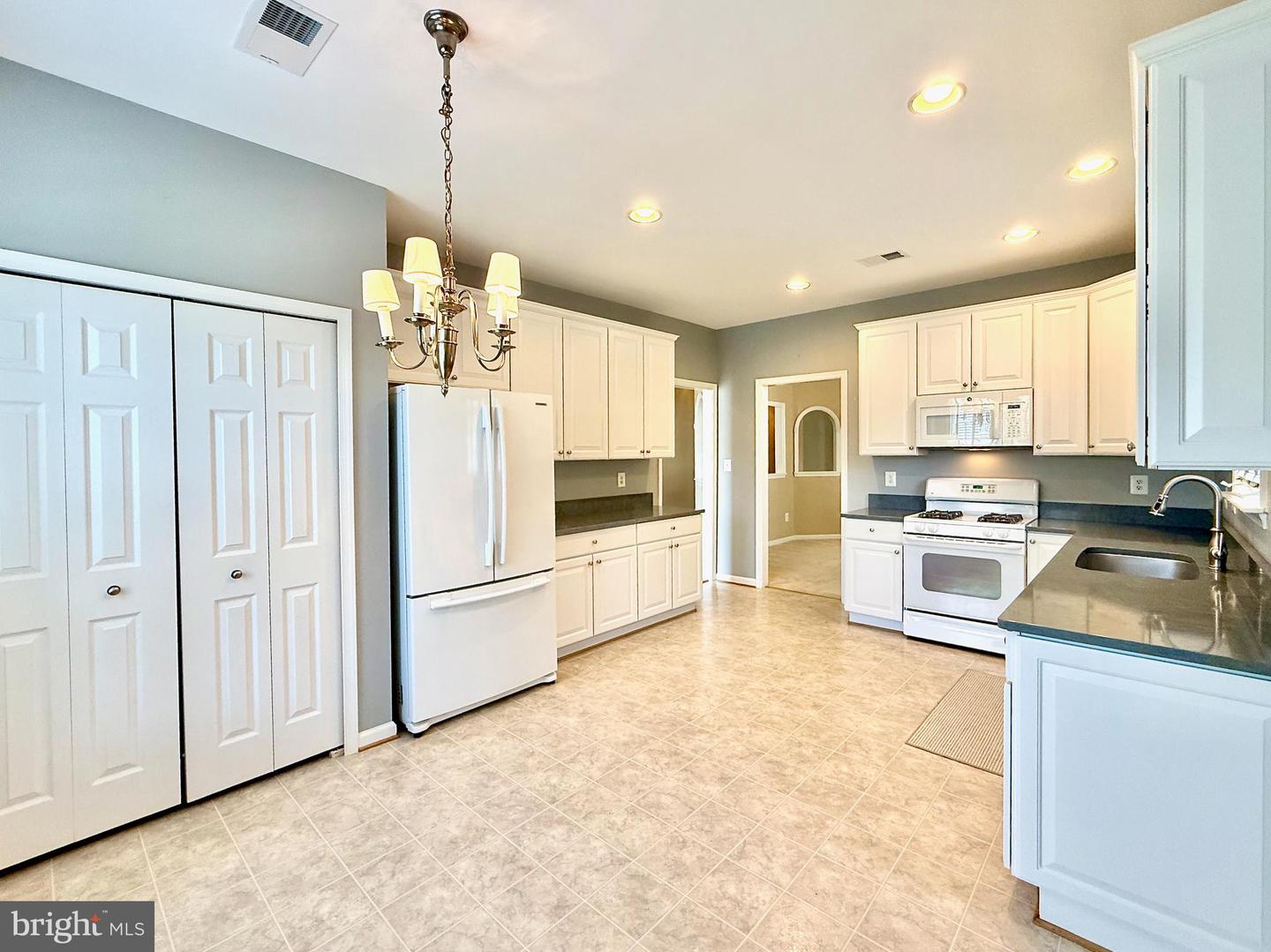 13737 HERITAGE VALLEY WAY, GAINESVILLE, Virginia 20155, 2 Bedrooms Bedrooms, ,2 BathroomsBathrooms,Residential,For sale,13737 HERITAGE VALLEY WAY,VAPW2102602 MLS # VAPW2102602