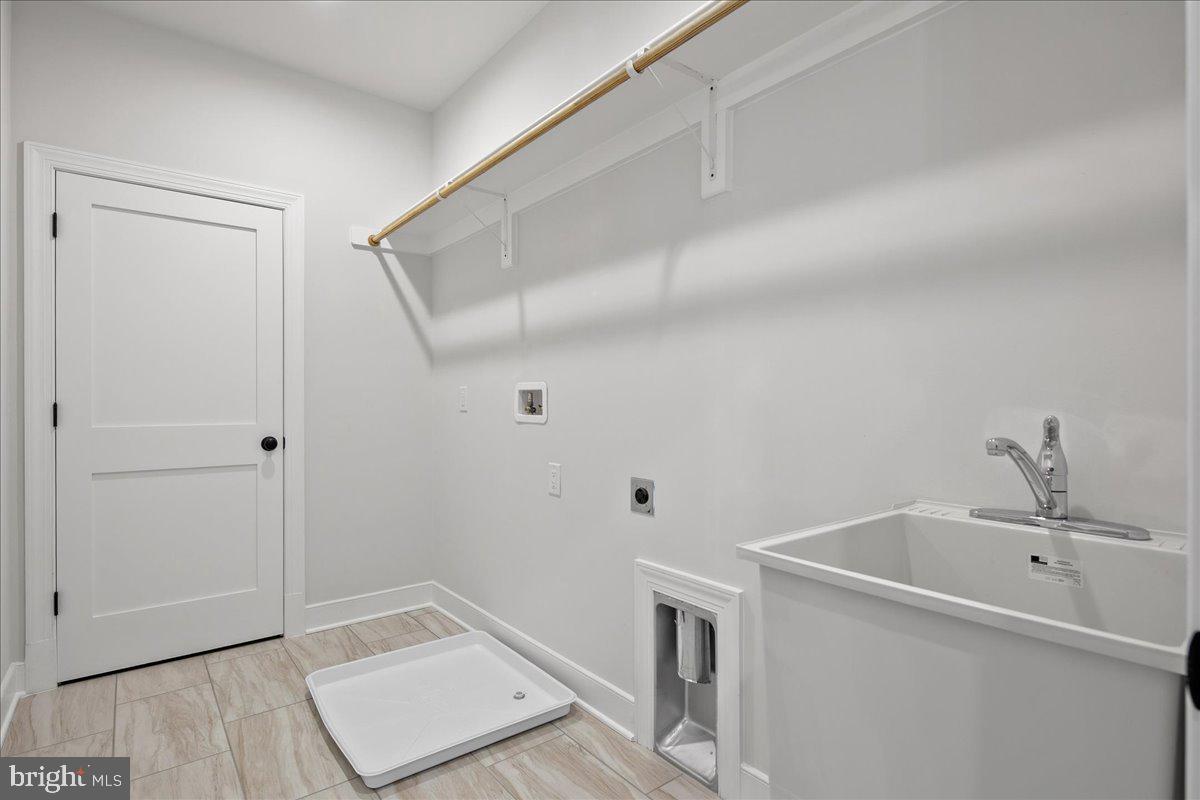 3608 CENTER DR, ALEXANDRIA, Virginia 22309, 5 Bedrooms Bedrooms, ,4 BathroomsBathrooms,Residential,For sale,3608 CENTER DR,VAFX2263150 MLS # VAFX2263150