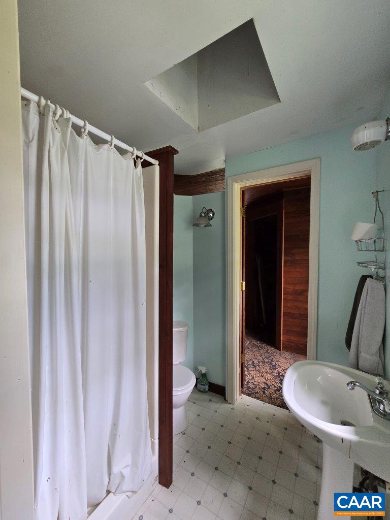 8947 SUGAR RUN RD, COPPER HILL, Virginia 24079, 3 Bedrooms Bedrooms, ,2 BathroomsBathrooms,Farm,For sale,8947 SUGAR RUN RD,668235 MLS # 668235