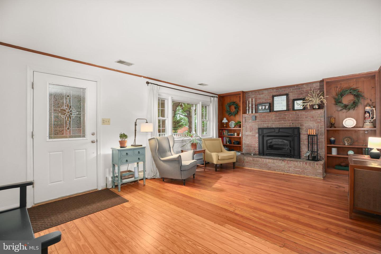 8995 MEADOWVIEW DR, MANASSAS, Virginia 20110, 7 Bedrooms Bedrooms, ,4 BathroomsBathrooms,Residential,For sale,8995 MEADOWVIEW DR,VAMN2008612 MLS # VAMN2008612