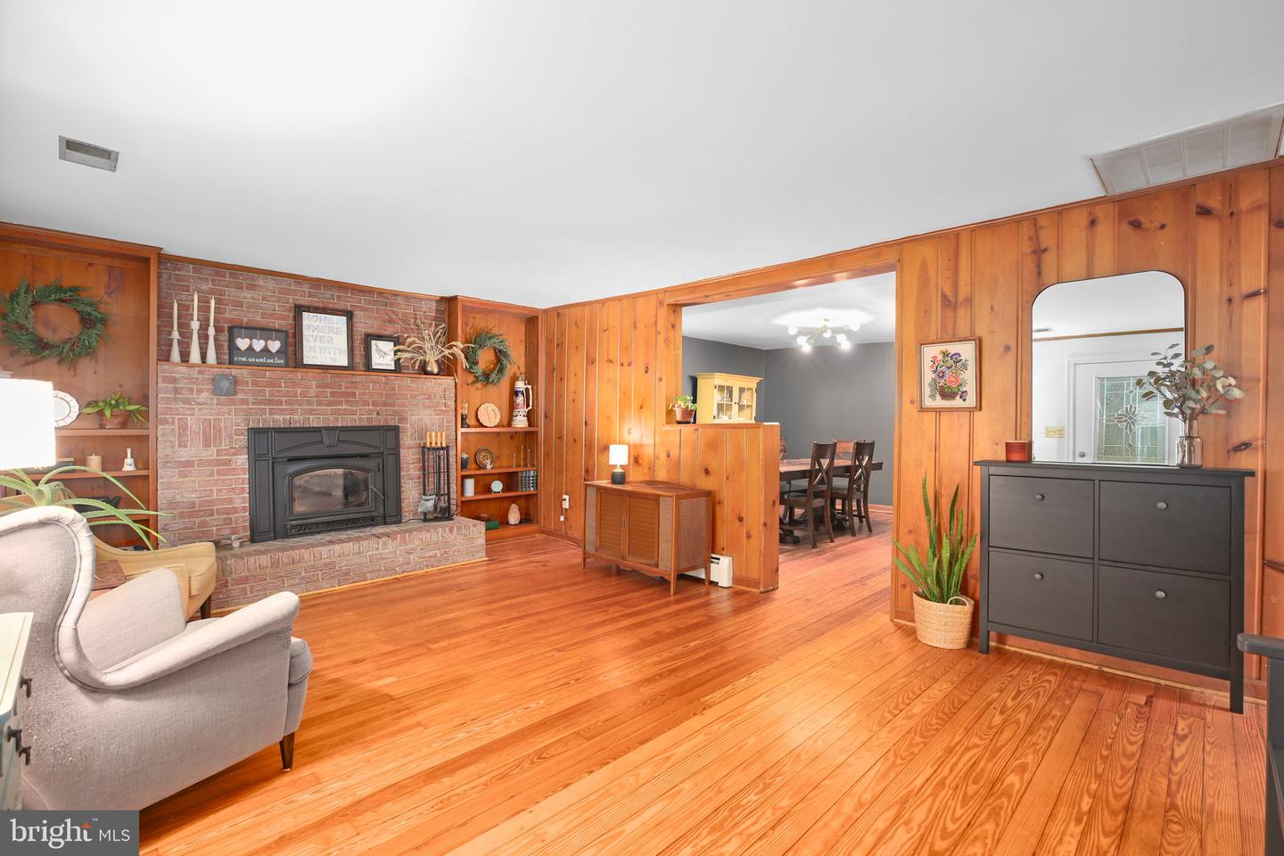 8995 MEADOWVIEW DR, MANASSAS, Virginia 20110, 7 Bedrooms Bedrooms, ,4 BathroomsBathrooms,Residential,For sale,8995 MEADOWVIEW DR,VAMN2008612 MLS # VAMN2008612