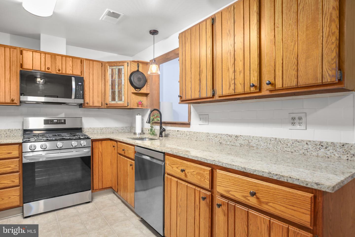 8995 MEADOWVIEW DR, MANASSAS, Virginia 20110, 7 Bedrooms Bedrooms, ,4 BathroomsBathrooms,Residential,For sale,8995 MEADOWVIEW DR,VAMN2008612 MLS # VAMN2008612