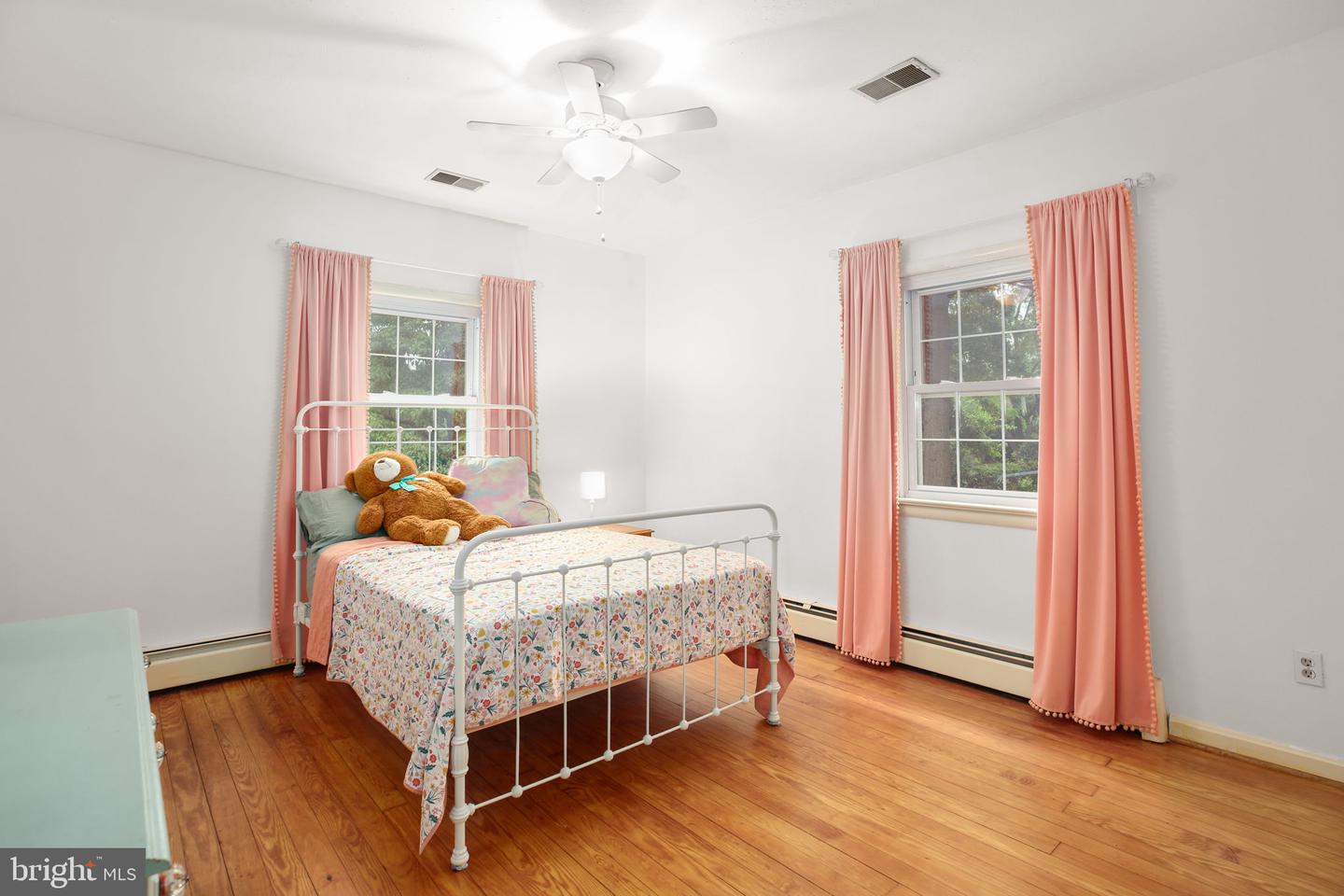 8995 MEADOWVIEW DR, MANASSAS, Virginia 20110, 7 Bedrooms Bedrooms, ,4 BathroomsBathrooms,Residential,For sale,8995 MEADOWVIEW DR,VAMN2008612 MLS # VAMN2008612