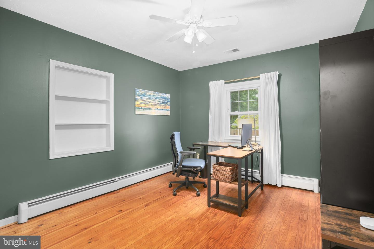8995 MEADOWVIEW DR, MANASSAS, Virginia 20110, 7 Bedrooms Bedrooms, ,4 BathroomsBathrooms,Residential,For sale,8995 MEADOWVIEW DR,VAMN2008612 MLS # VAMN2008612