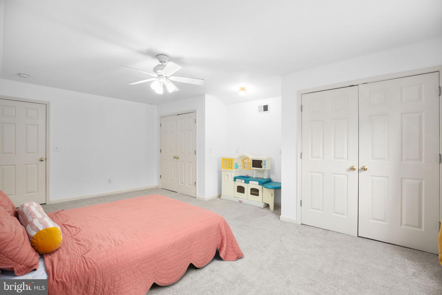 8995 MEADOWVIEW DR, MANASSAS, Virginia 20110, 7 Bedrooms Bedrooms, ,4 BathroomsBathrooms,Residential,For sale,8995 MEADOWVIEW DR,VAMN2008612 MLS # VAMN2008612