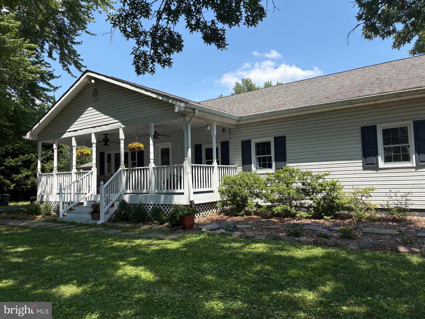 8995 MEADOWVIEW DR, MANASSAS, Virginia 20110, 7 Bedrooms Bedrooms, ,4 BathroomsBathrooms,Residential,For sale,8995 MEADOWVIEW DR,VAMN2008612 MLS # VAMN2008612