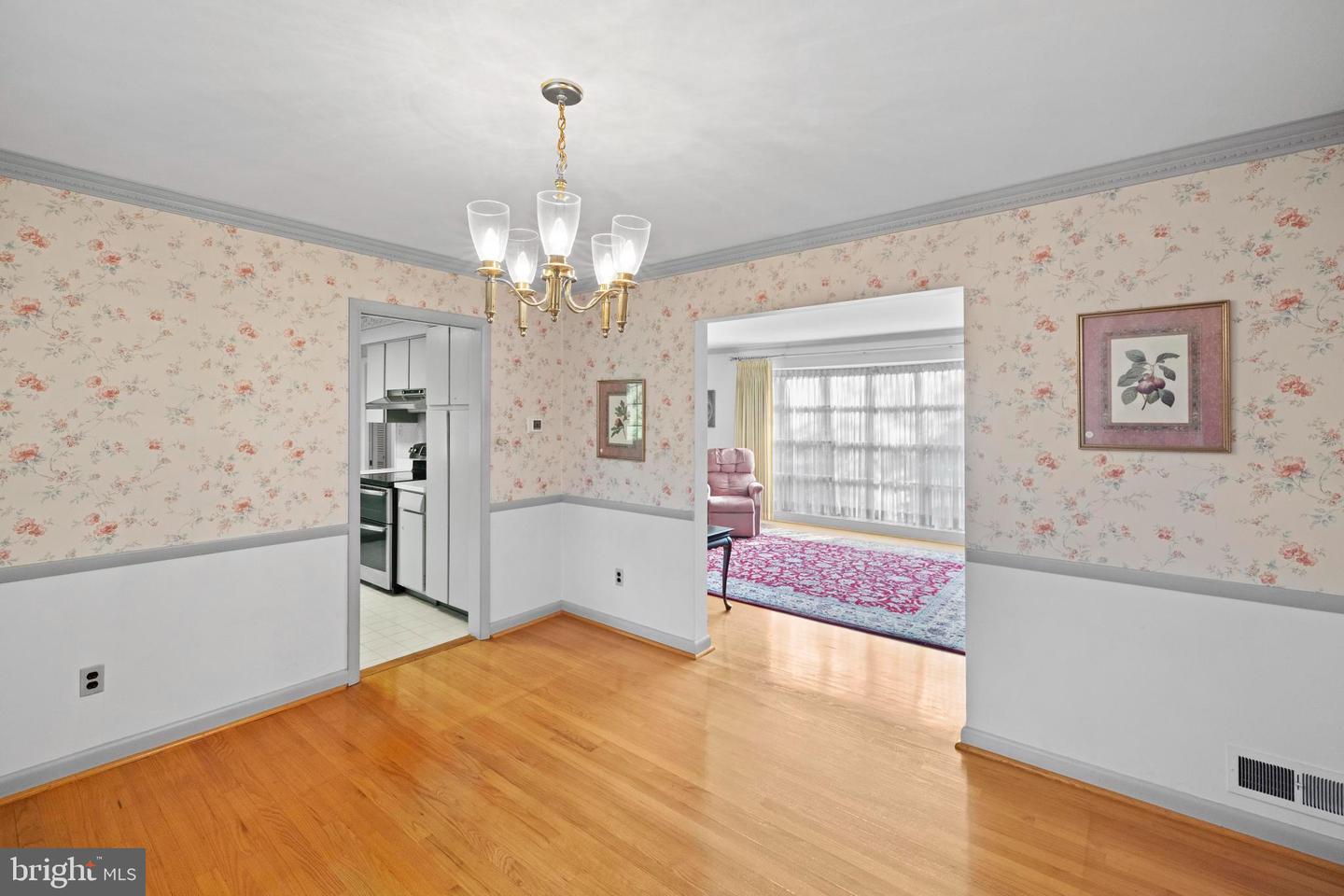 4008 N STUART ST, ARLINGTON, Virginia 22207, 4 Bedrooms Bedrooms, ,3 BathroomsBathrooms,Residential,For sale,4008 N STUART ST,VAAR2060286 MLS # VAAR2060286
