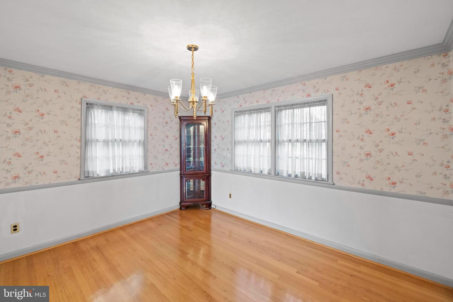 4008 N STUART ST, ARLINGTON, Virginia 22207, 4 Bedrooms Bedrooms, ,3 BathroomsBathrooms,Residential,For sale,4008 N STUART ST,VAAR2060286 MLS # VAAR2060286