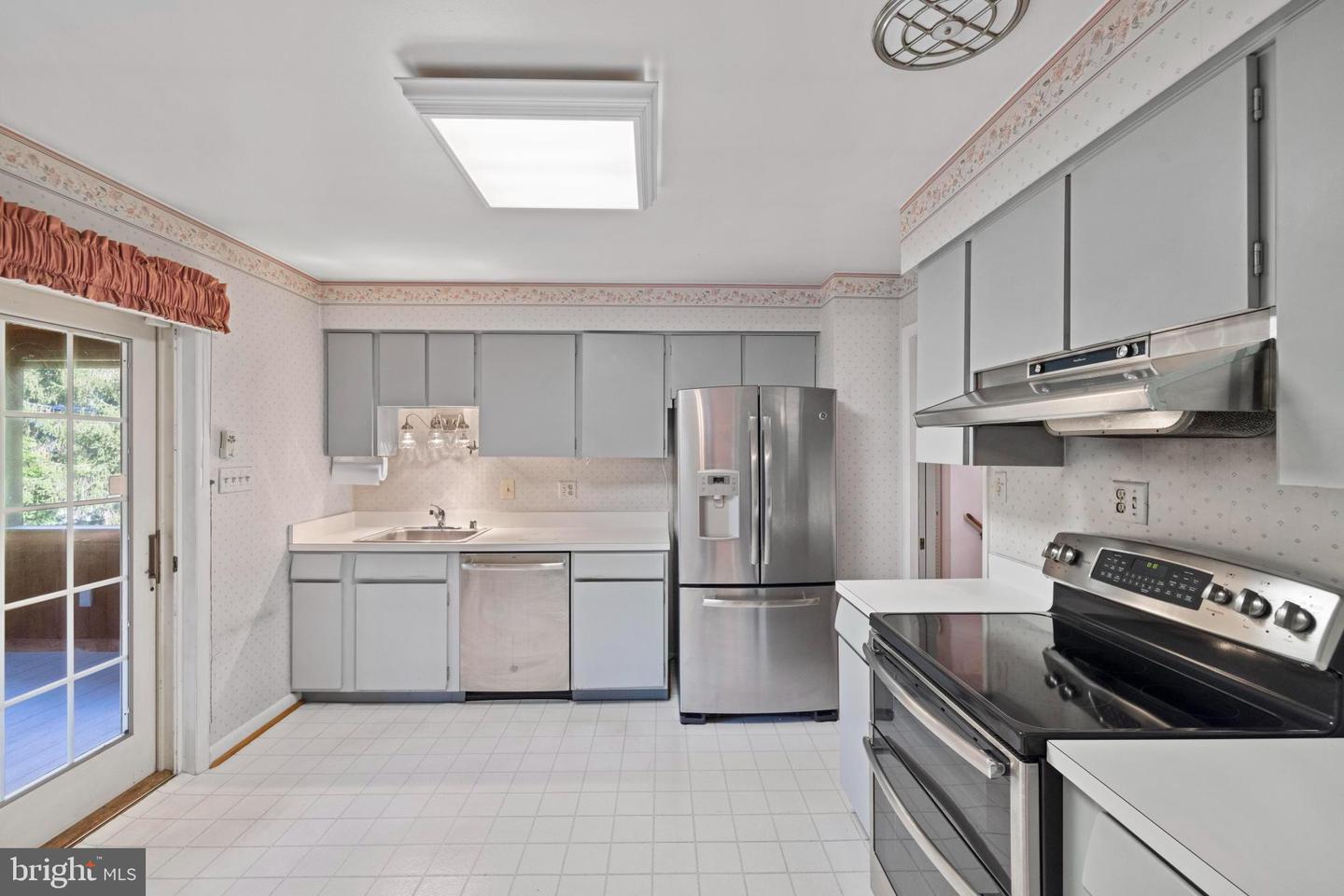 4008 N STUART ST, ARLINGTON, Virginia 22207, 4 Bedrooms Bedrooms, ,3 BathroomsBathrooms,Residential,For sale,4008 N STUART ST,VAAR2060286 MLS # VAAR2060286