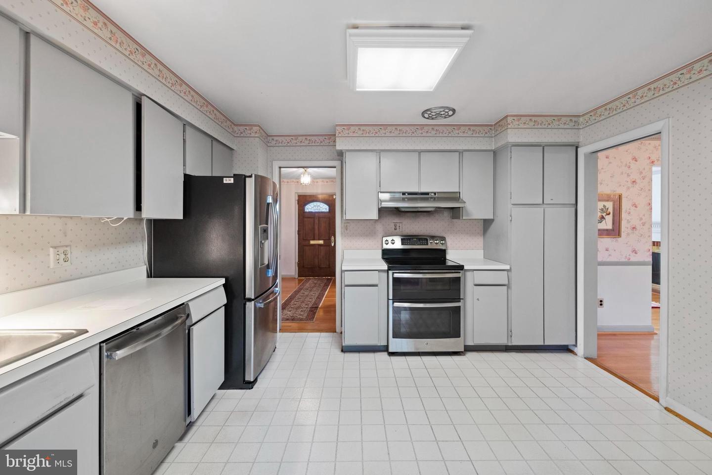 4008 N STUART ST, ARLINGTON, Virginia 22207, 4 Bedrooms Bedrooms, ,3 BathroomsBathrooms,Residential,For sale,4008 N STUART ST,VAAR2060286 MLS # VAAR2060286