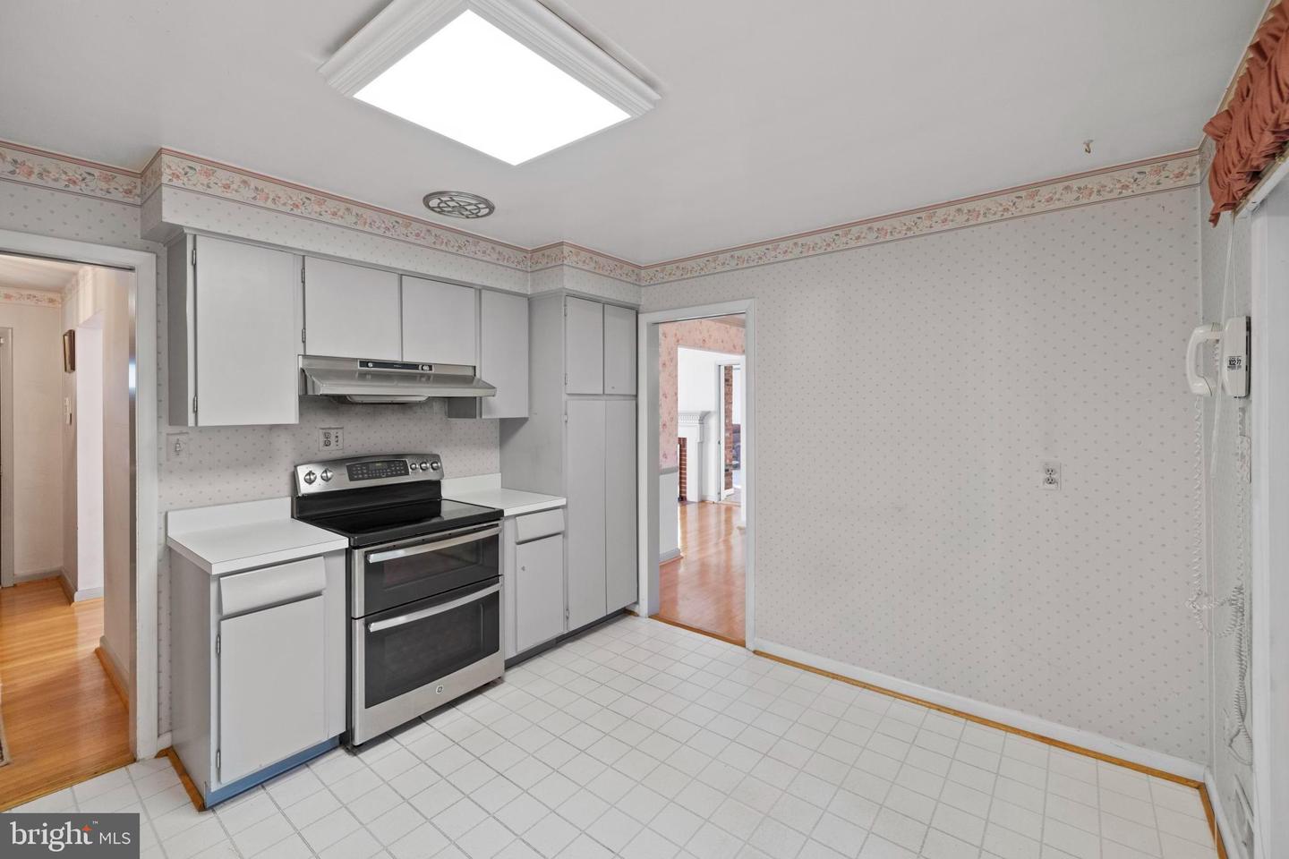 4008 N STUART ST, ARLINGTON, Virginia 22207, 4 Bedrooms Bedrooms, ,3 BathroomsBathrooms,Residential,For sale,4008 N STUART ST,VAAR2060286 MLS # VAAR2060286