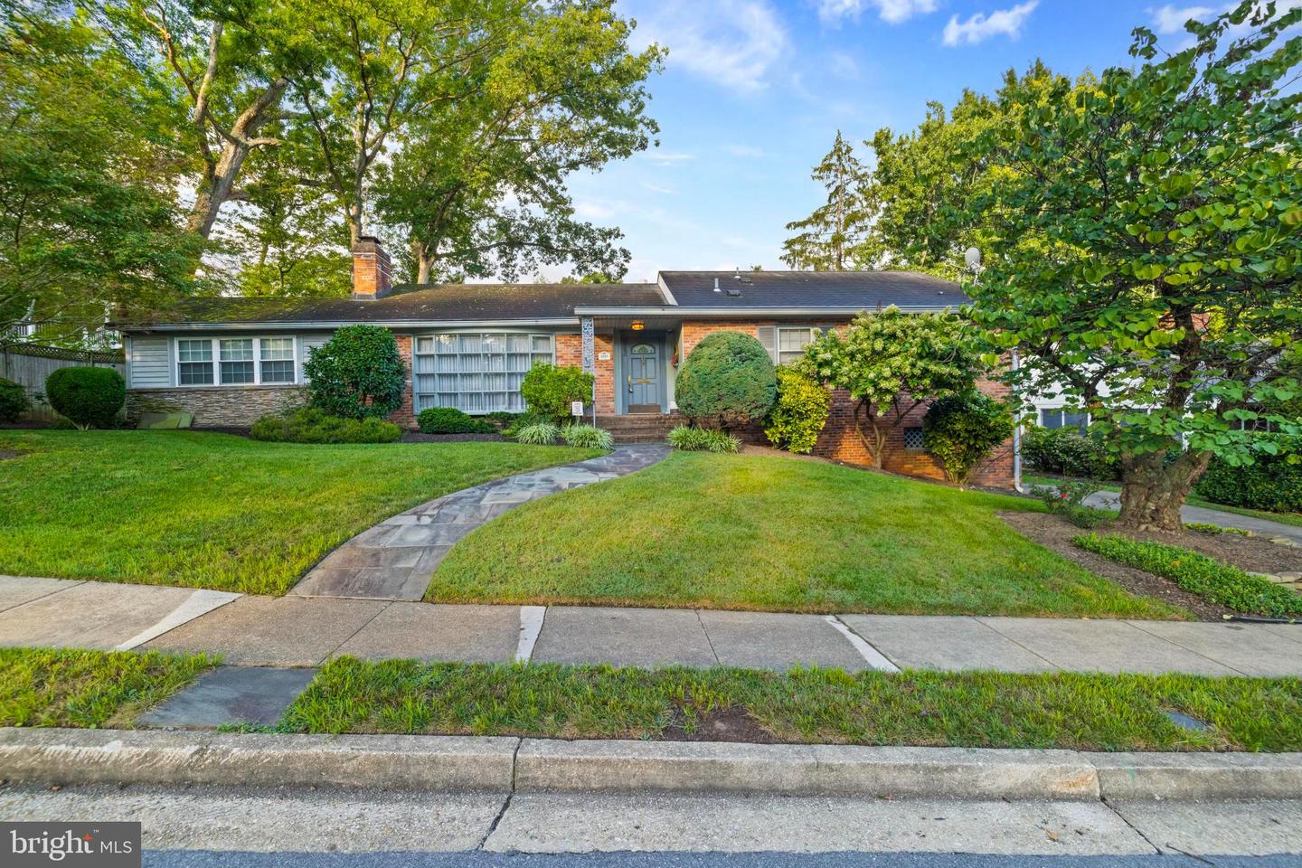 4008 N STUART ST, ARLINGTON, Virginia 22207, 4 Bedrooms Bedrooms, ,3 BathroomsBathrooms,Residential,For sale,4008 N STUART ST,VAAR2060286 MLS # VAAR2060286