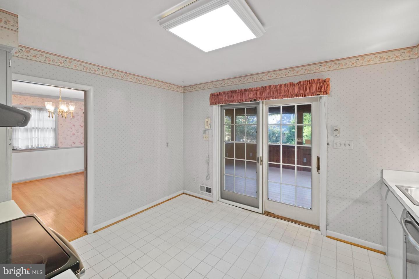 4008 N STUART ST, ARLINGTON, Virginia 22207, 4 Bedrooms Bedrooms, ,3 BathroomsBathrooms,Residential,For sale,4008 N STUART ST,VAAR2060286 MLS # VAAR2060286