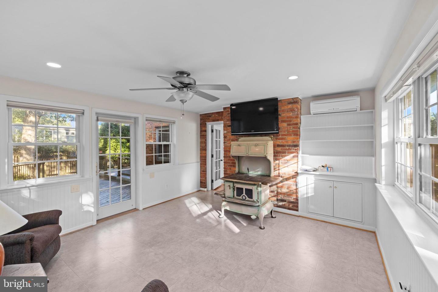 4008 N STUART ST, ARLINGTON, Virginia 22207, 4 Bedrooms Bedrooms, ,3 BathroomsBathrooms,Residential,For sale,4008 N STUART ST,VAAR2060286 MLS # VAAR2060286