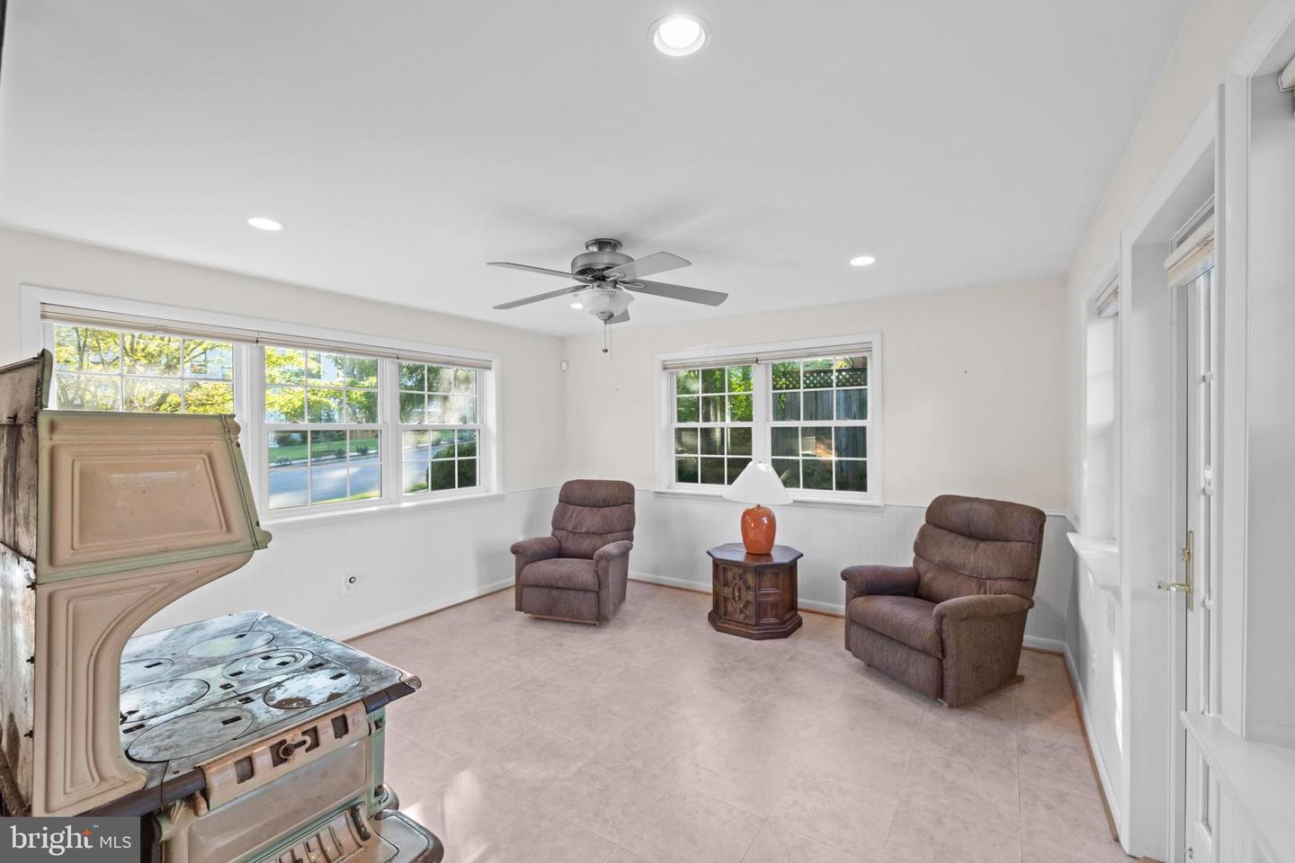 4008 N STUART ST, ARLINGTON, Virginia 22207, 4 Bedrooms Bedrooms, ,3 BathroomsBathrooms,Residential,For sale,4008 N STUART ST,VAAR2060286 MLS # VAAR2060286