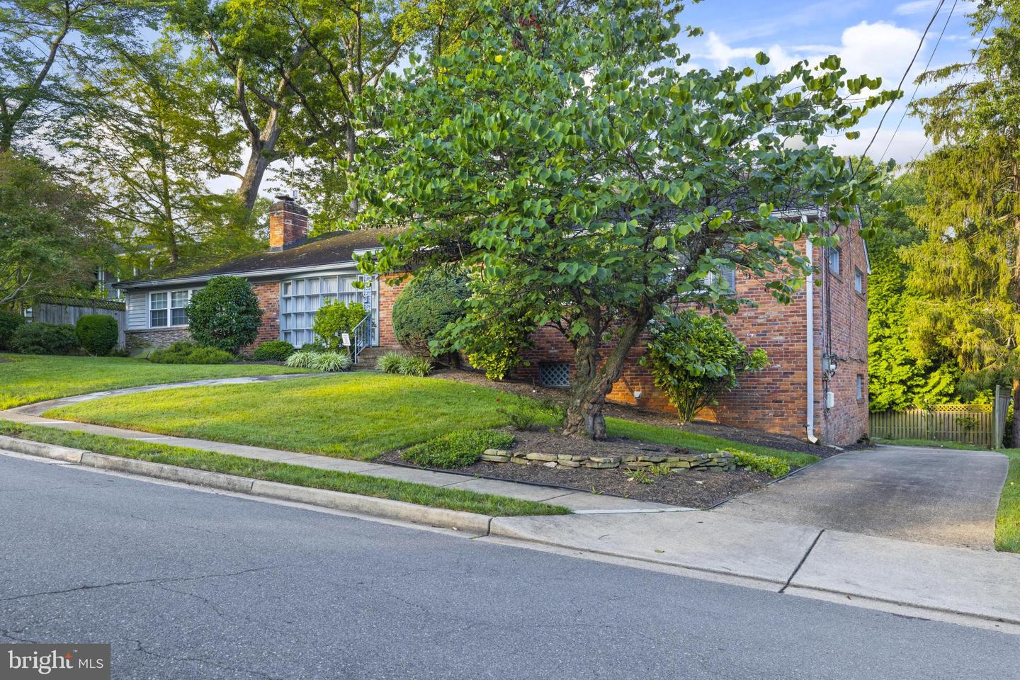 4008 N STUART ST, ARLINGTON, Virginia 22207, 4 Bedrooms Bedrooms, ,3 BathroomsBathrooms,Residential,For sale,4008 N STUART ST,VAAR2060286 MLS # VAAR2060286